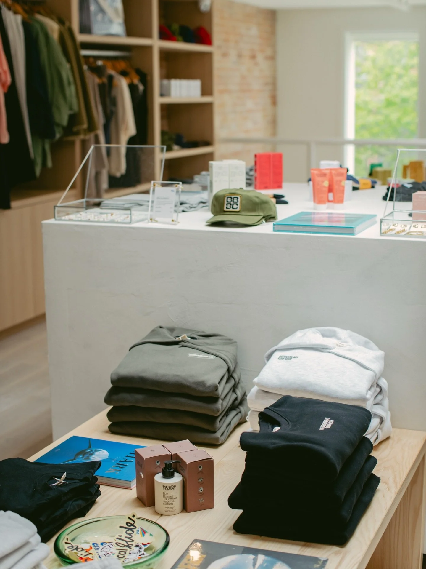 Sip, shop &amp; ☀️. Doesn&rsquo;t get any better than that.

Open for lunch and dinner, Tuesday - Saturday 🌊

For reservations, we&rsquo;ve now switched over to OpenTable. Click link in bio our visit our website ✌🏻

📷: @lightandshadowphoto