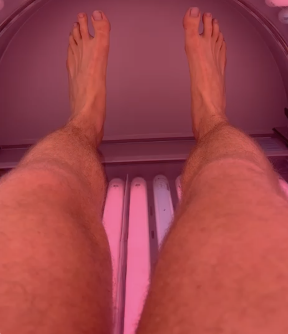Zachary Tanning Bed + Redressing