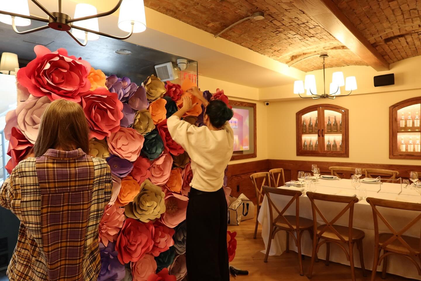 At Noi Due Events, we turn spaces into stories&mdash;one elegant detail at a time 🌿🕯️
#NoiDueEvents #UWSPrivateEventsSpace #TheCellar #koshereventsspacenyc