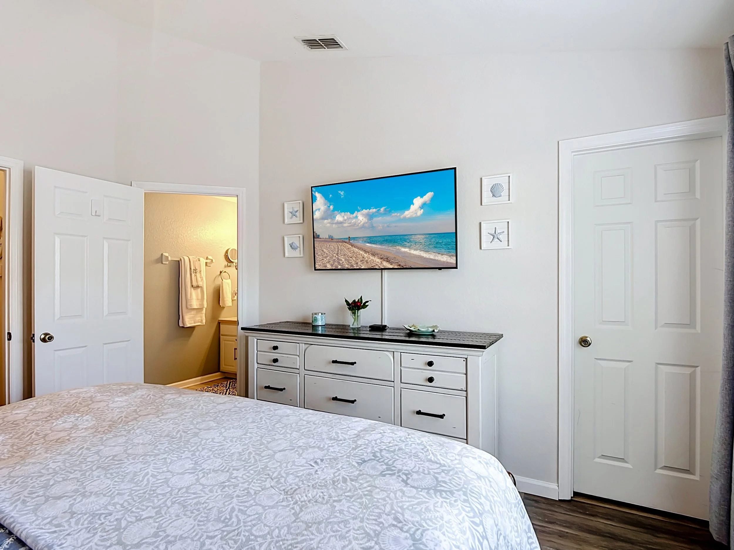 7658 Otterspool Street-43.jpg
