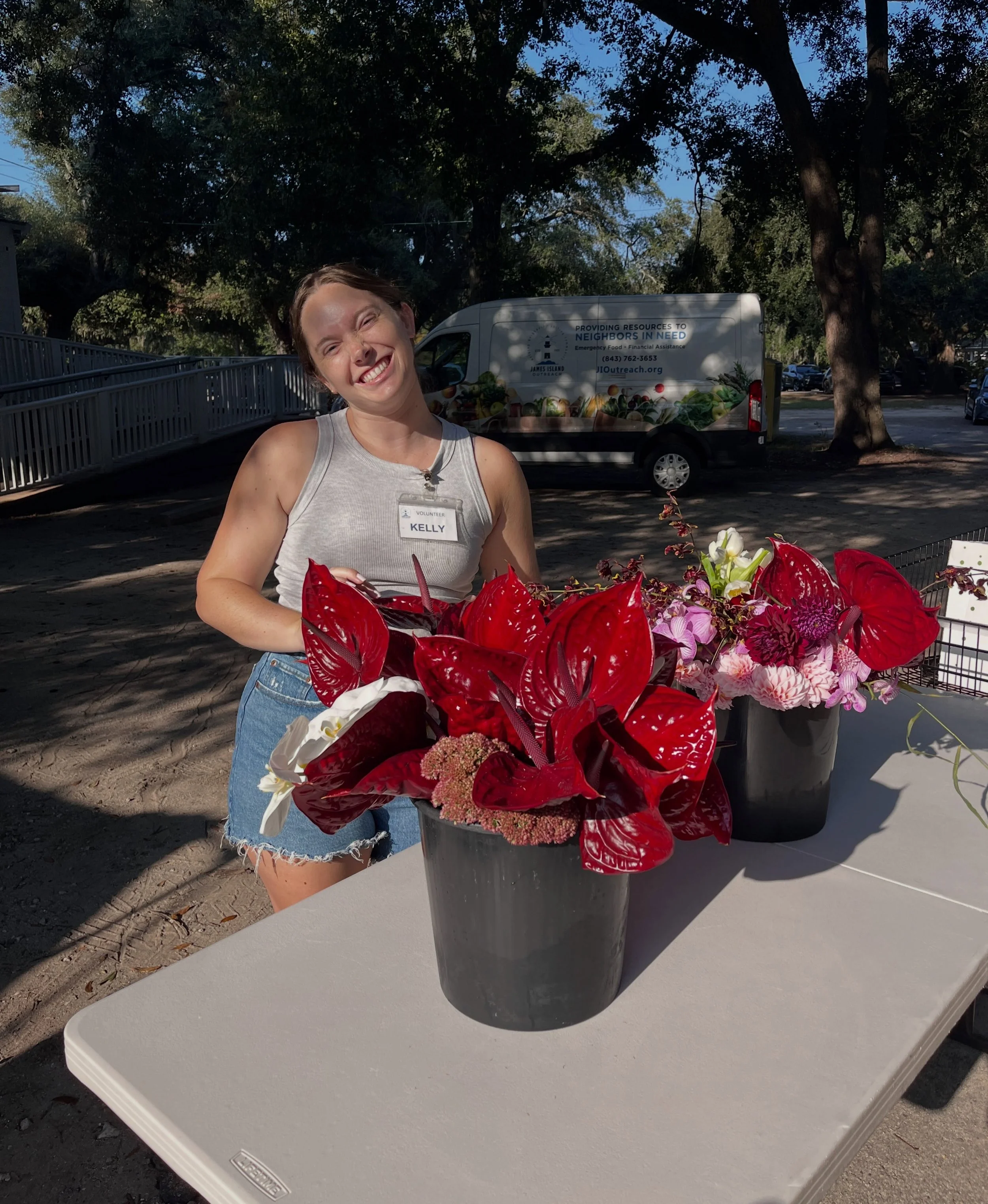 A special wedding flower donation, for our special neighbors 💐 It&rsquo;s not just food we&rsquo;re sharing, it&rsquo;s a little bit of joy too!