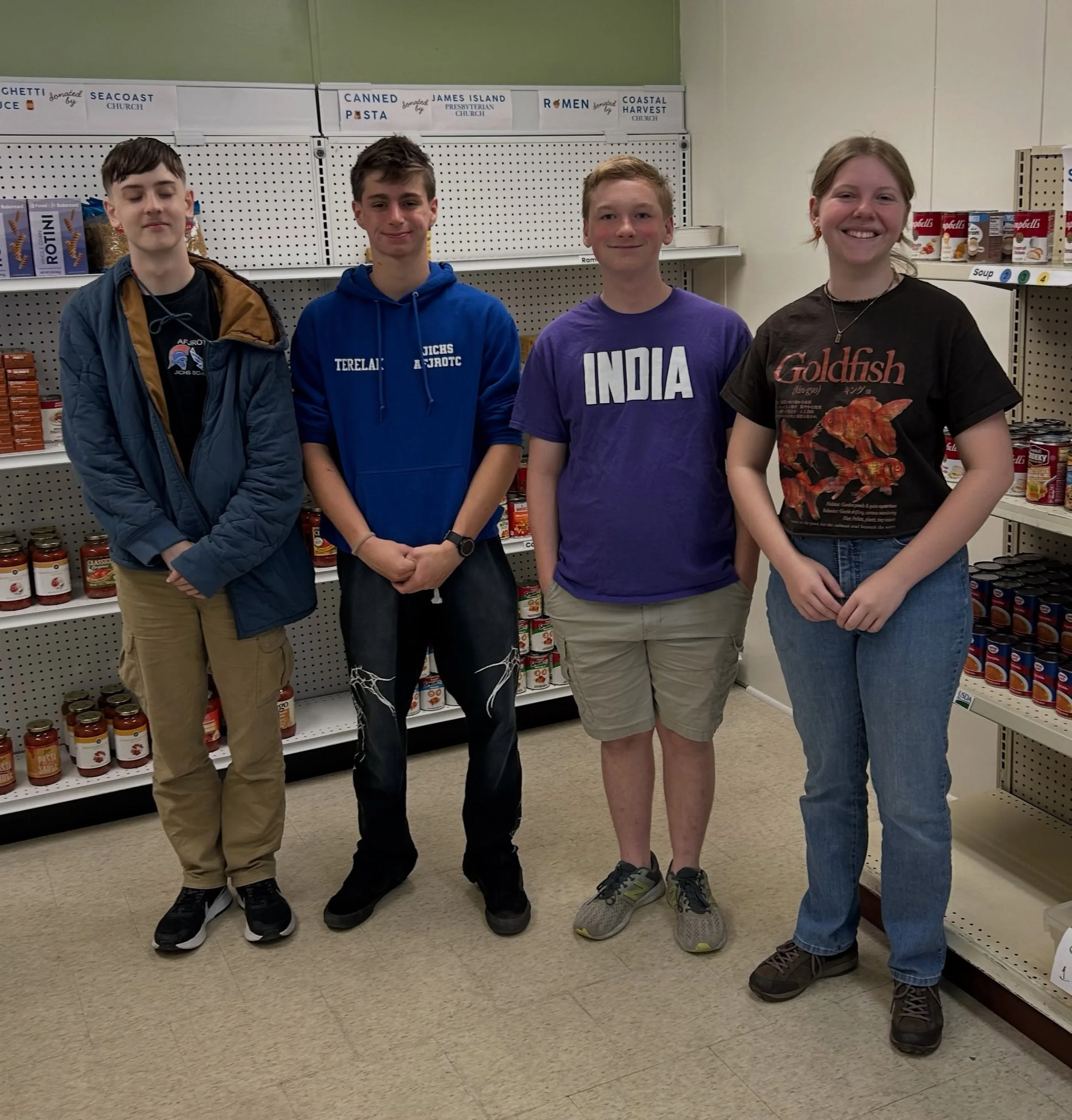 JICHS ROTC: giving back, doing good, and making a difference! Thank you for taking the time to support your neighbors and serve your community 🙌