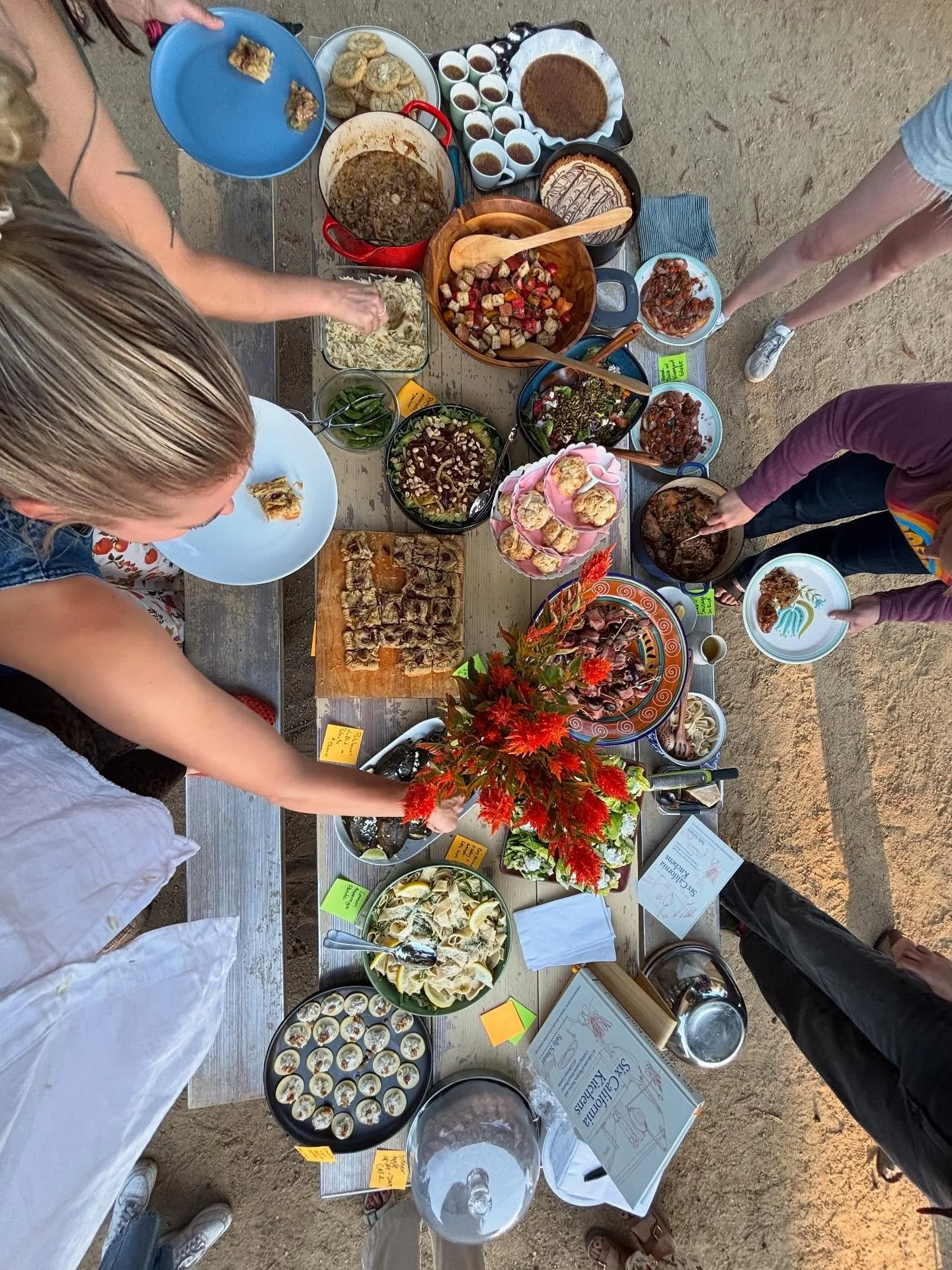 We eat goooood on Sundays ✨
Cookbook Club is our favorite time to gather with friends old &amp; new, swap cooking tips and try 1/3 of a cookbook in one sitting 🤗💕