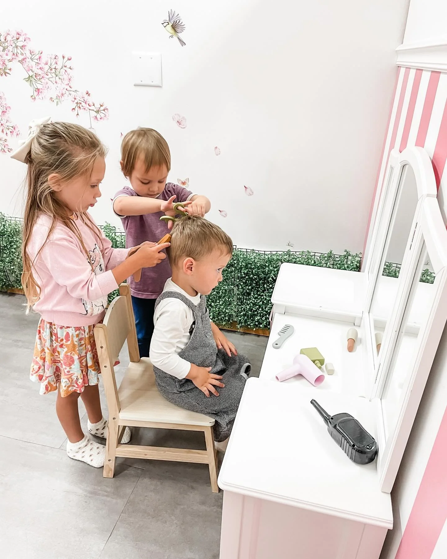 Snip, style, and smiles all around at Cottage Cuts! Our mini salon is the perfect place for little stylists to let their imaginations shine. Come play, pretend, and create magical memories with us! 

#CottageCuts #IndoorPlayPlace #ImaginativePlay #Ki
