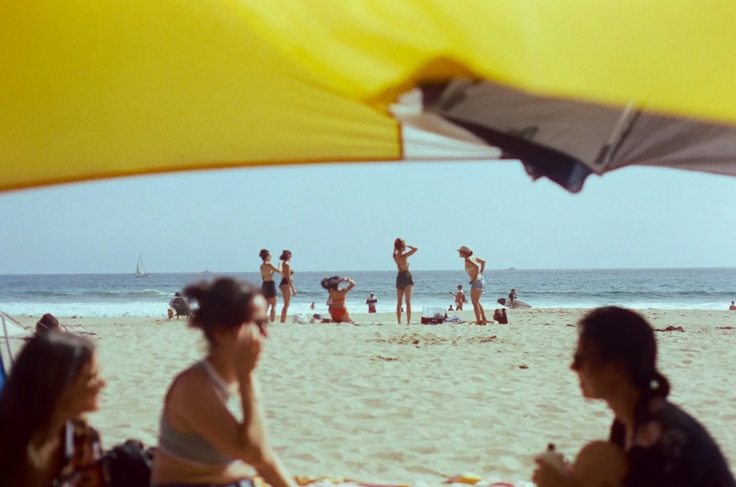 People watching in Los Angeles. 

Stills shot on CineStill 400D (Slide 1, 2, and 5) Kodak Vision3 250D (Slide 3 and 6), and Kodak 5222 (Slide 4). Processed and scanned by @lafilmlab