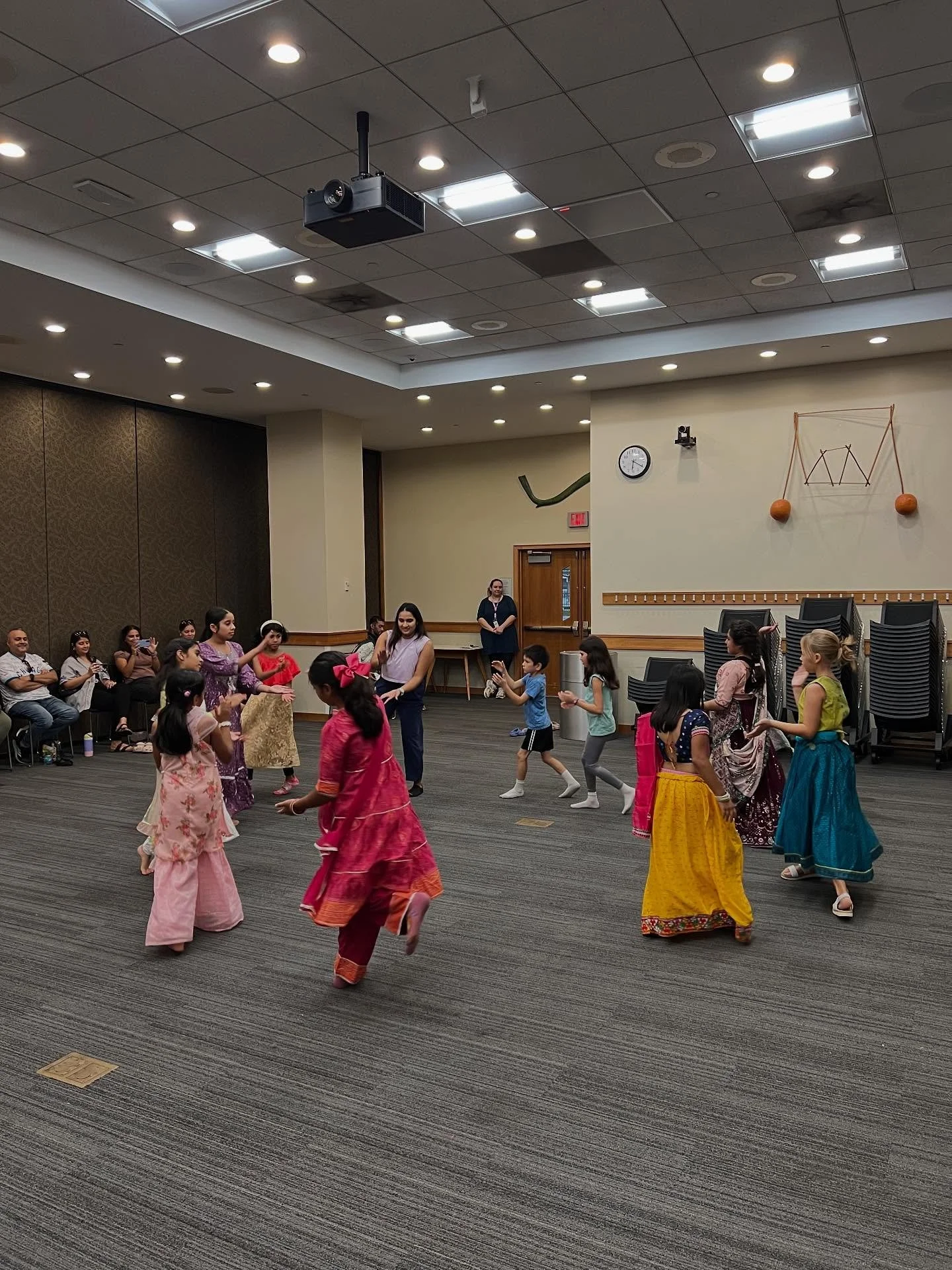 ✨ We had so much fun celebrating Navratri at the Des Plaines Library! ✨

Kids learned Garba and Raas steps, and it was wonderful to see both familiar faces and new ones. We love bringing dance and culture to our community! 💃🕺🏽