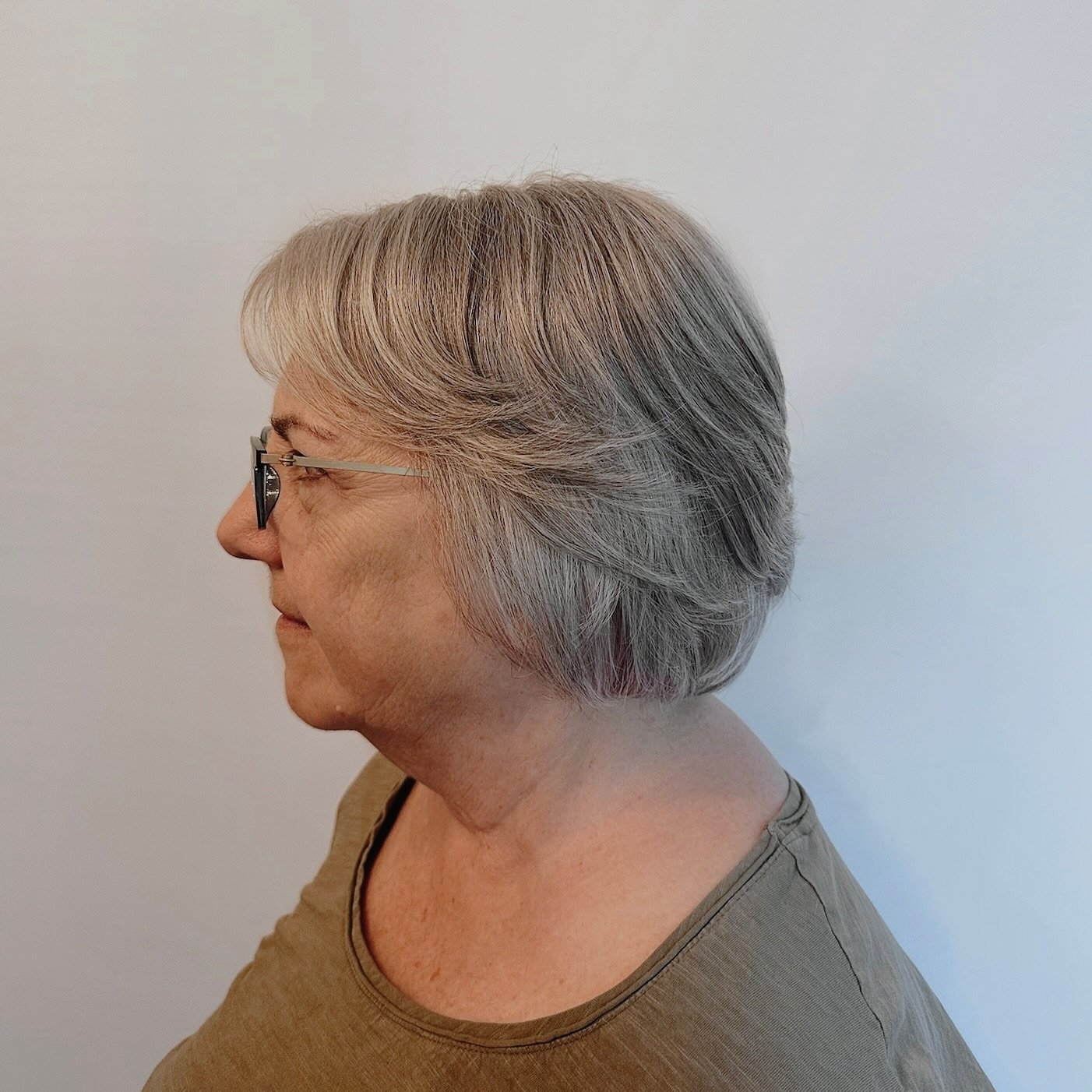 Short, stylish, and stunning in silver 🩶 haircut done by Maddy!

@maddy_bodymindspirit

#ShortHaircut #GrayisGorgeous #WomensHaircut