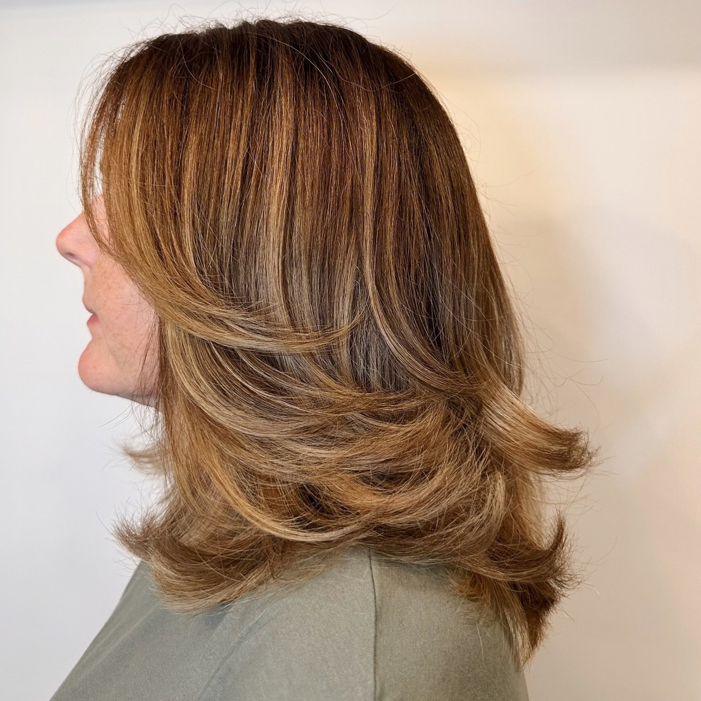 A little refresh goes a long way ✨

Work done by @maddy_bodymindspirit 💫

#MAhairstylist #GrotonMA #GrotonSalon