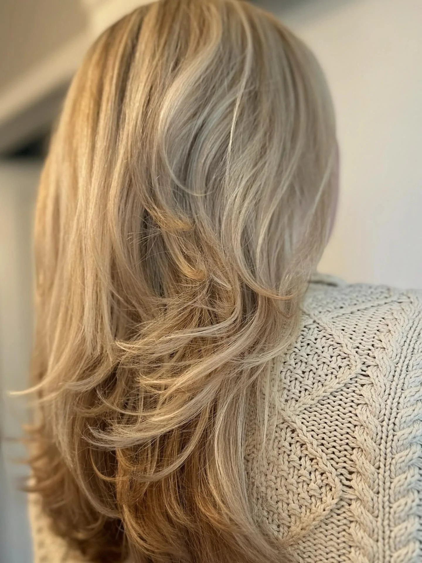 Bouncy blonde moment 💛🌼

Done by Jess! @cleanseyourcrown 

#MAhairsalon #MAhairstylist #MAblonde