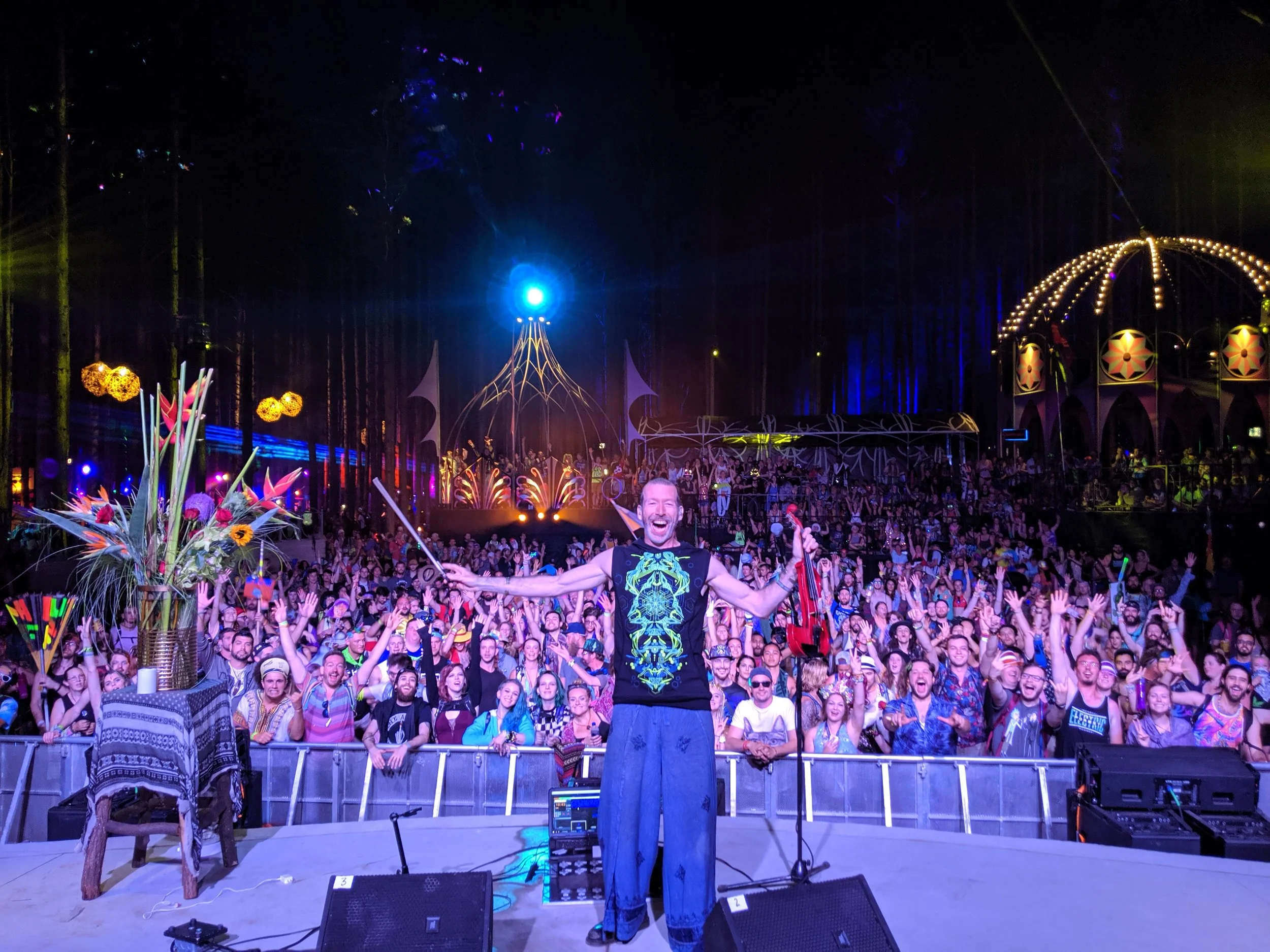 Dixon's Violin - EF crowd 2.jpg