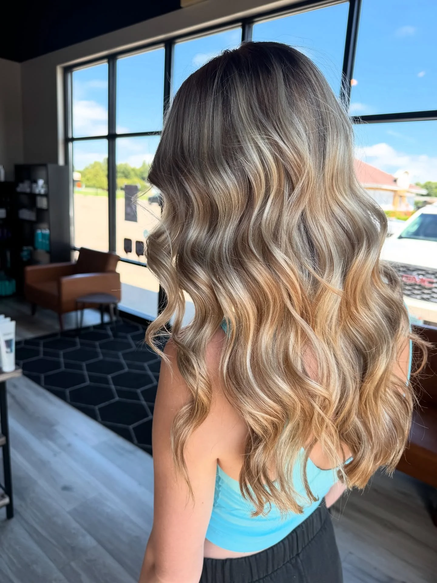 We're unsure what caption would be worthy of this one. Just us swooning over here. 

#collegebound #balayage #highlights  @redken @schwarzkopfusa