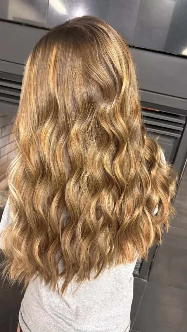 Just the right touch-up to keep her glowing. Subtle refresh, stunning results.
Stylist : Caitlyn
Book an appointment at cloud9salonanddayspa.com