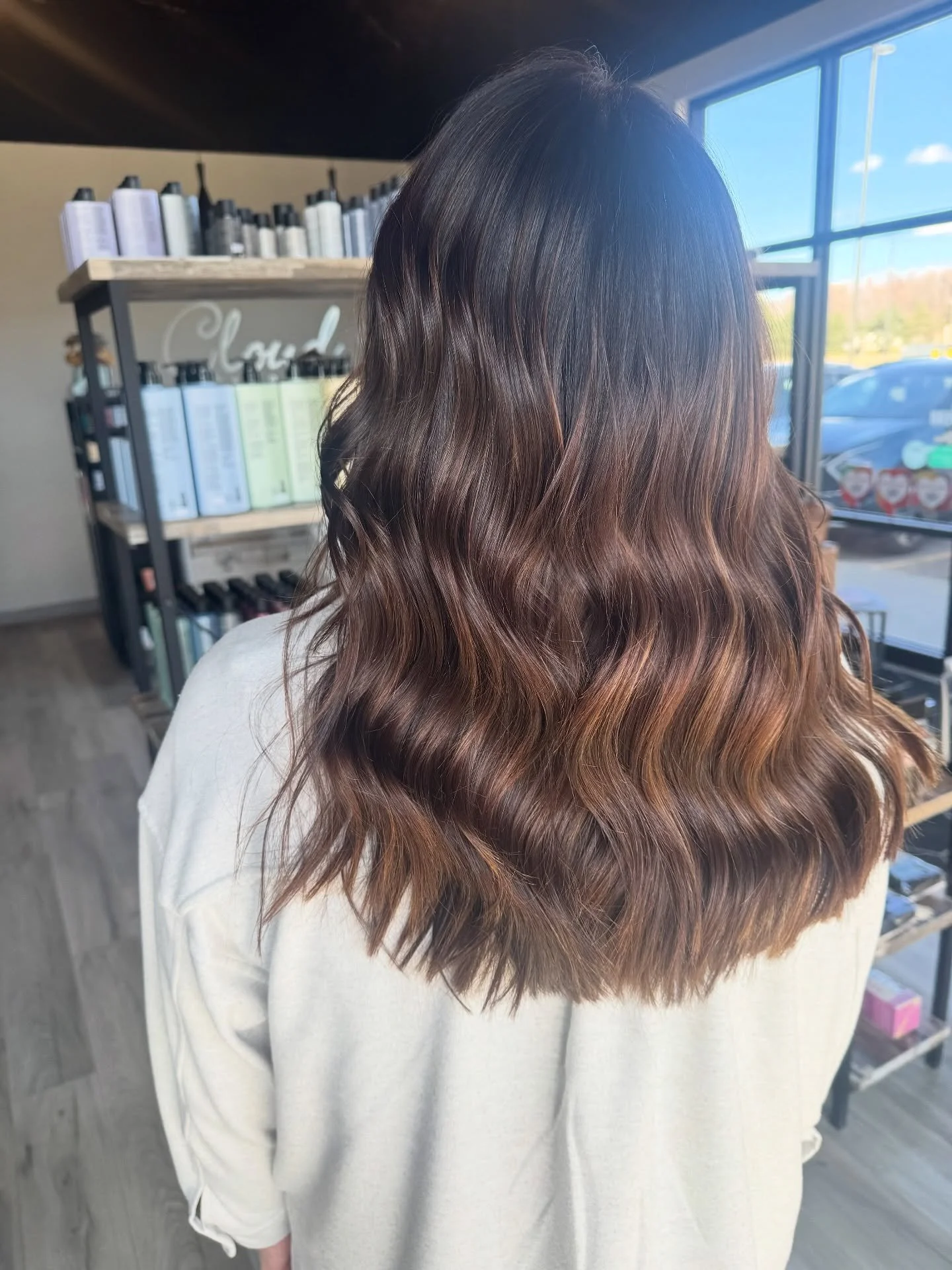 Adding some dimension to our brunettes for summer! ☀️😎

Book an appointment at cloud9salonanddayspa.com