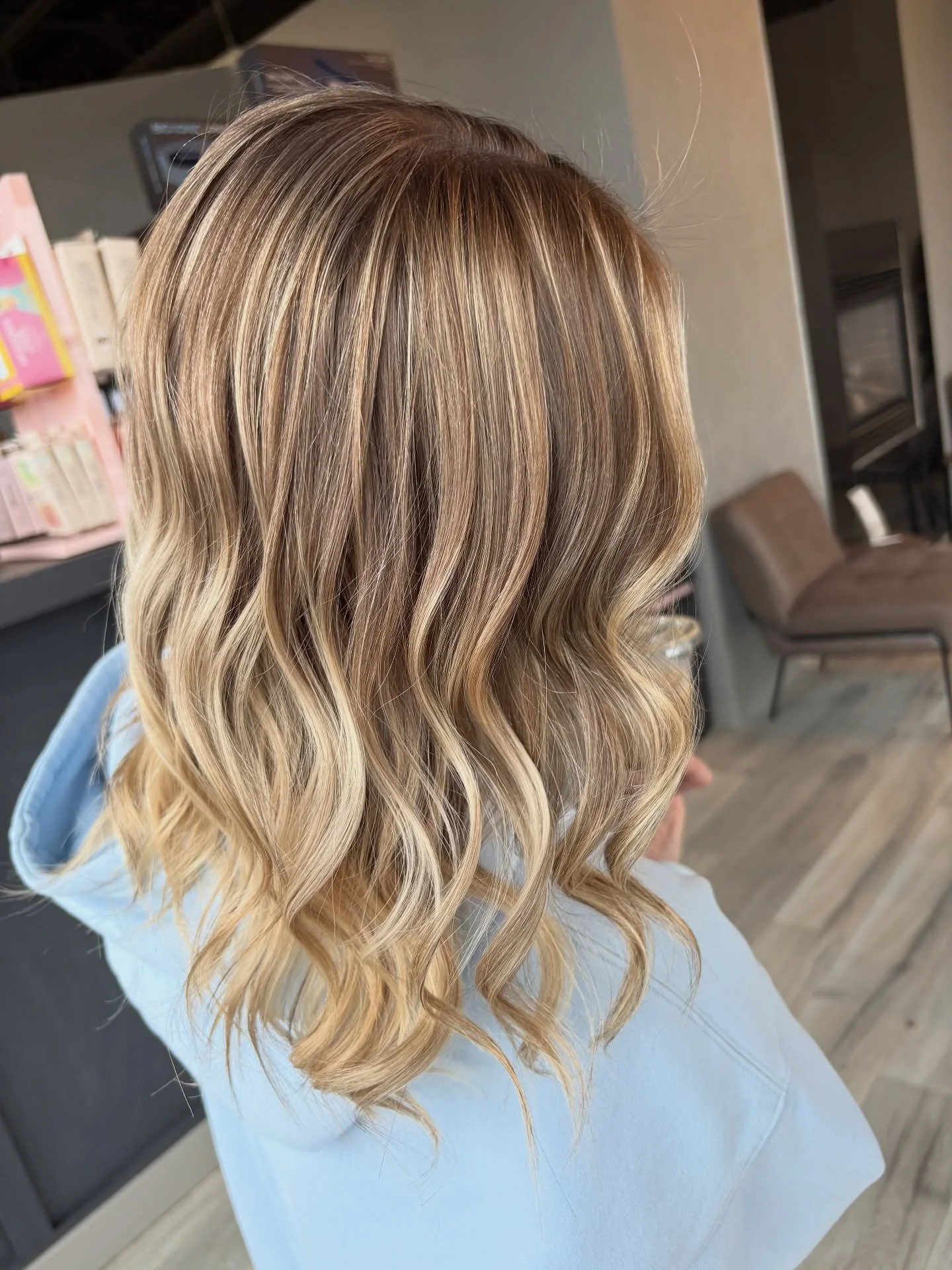 Can you even believe this stunning before and after?!? 

Stylist : CAITLYN 

Book an appointment at cloud9salonanddayspa.com