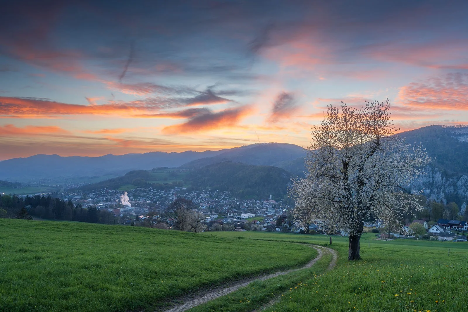 Sonnenuntergang über Balsthal - Wandbild