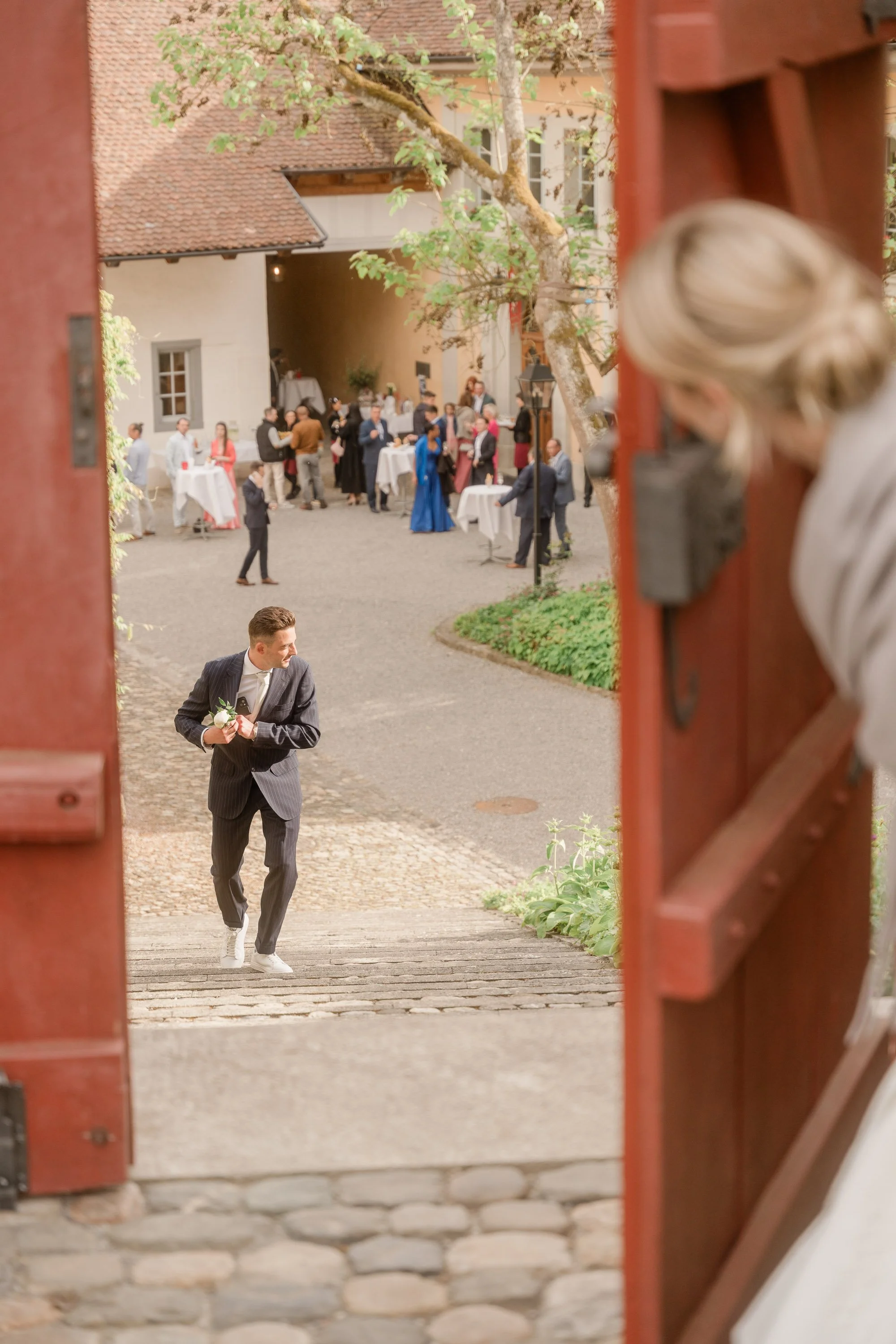 Hinter der Tür wartet eine Überraschung