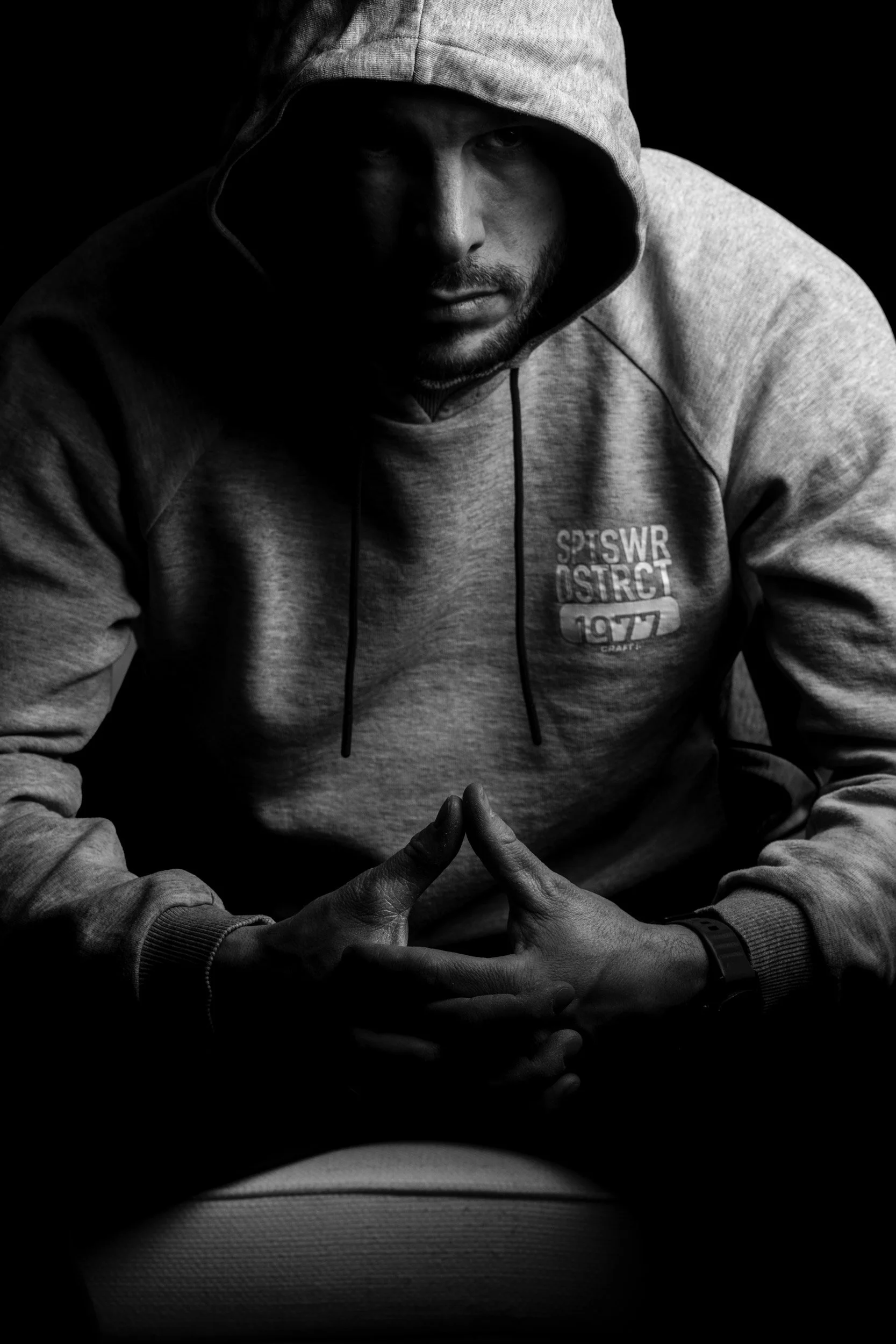 Sportlich, ernst, face to face portrait