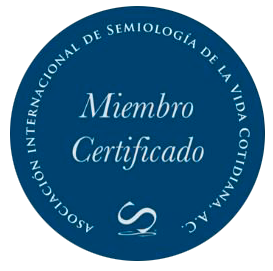 Logotipo circular azul con texto en blanco que dice 'Miembro Certificado' y 'Asociación Internacional de Semiología de la Vida Cotidiana, A.C.'