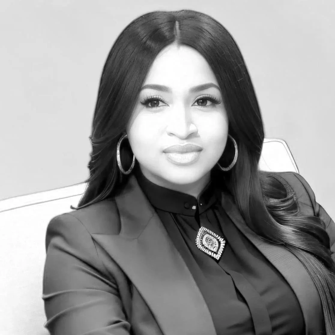 Portrait of Ogeh Cynthia Onuzulike, therapist supporting teens, adults, couples, and families