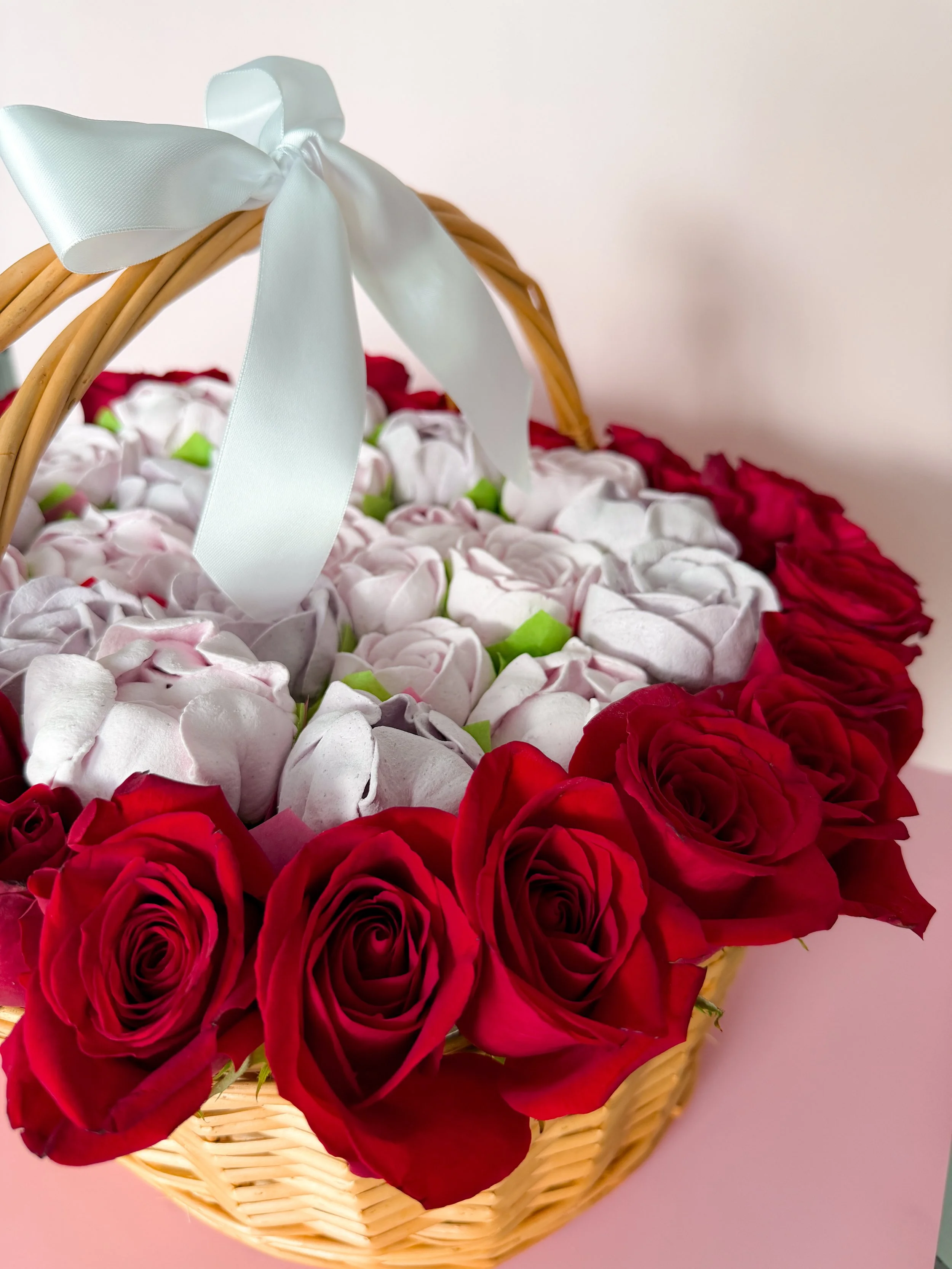 Gift basket with zefir flowers.JPG