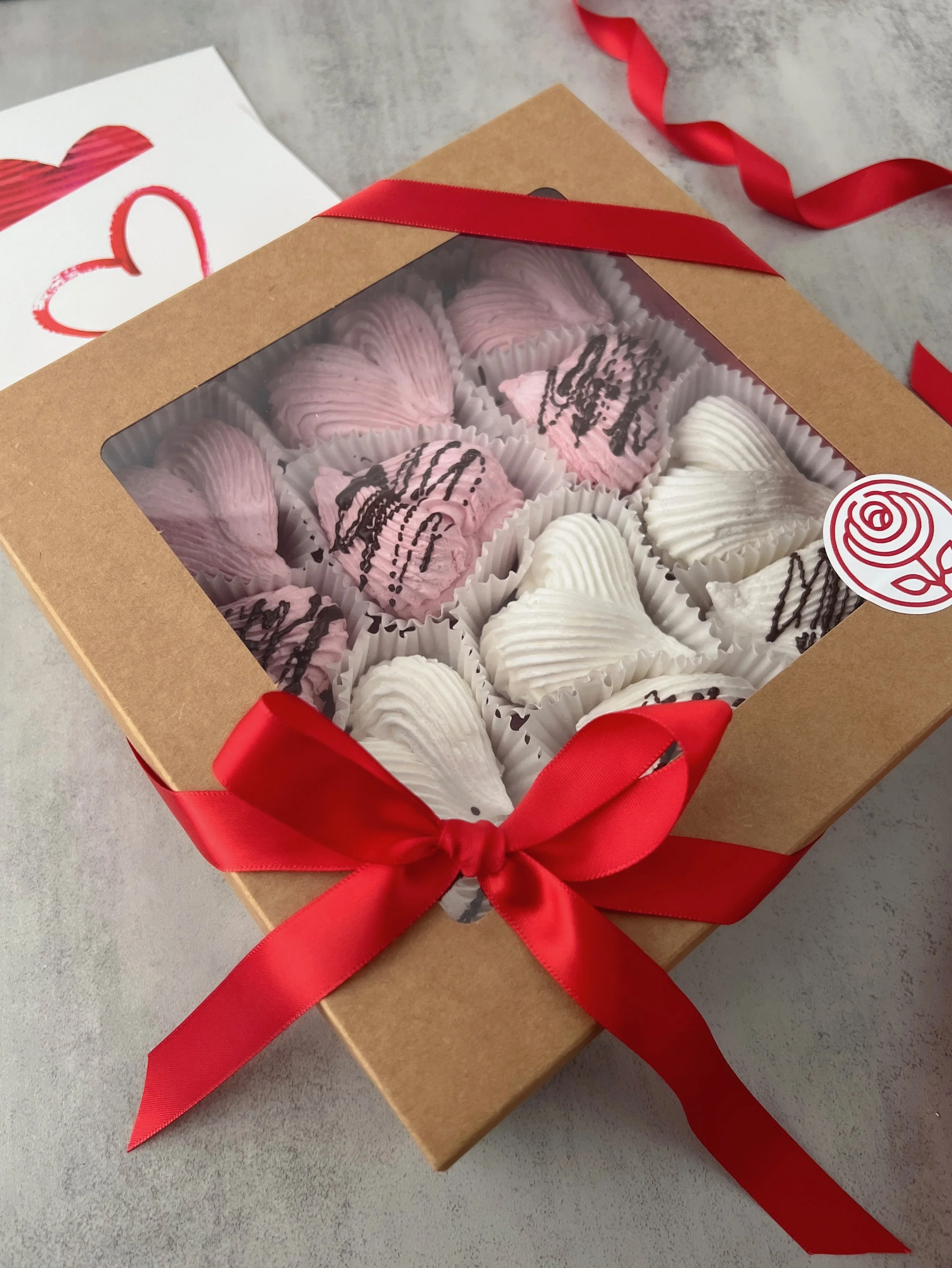 Soft Berry Meringue Zefir Gift Box with Chocolate