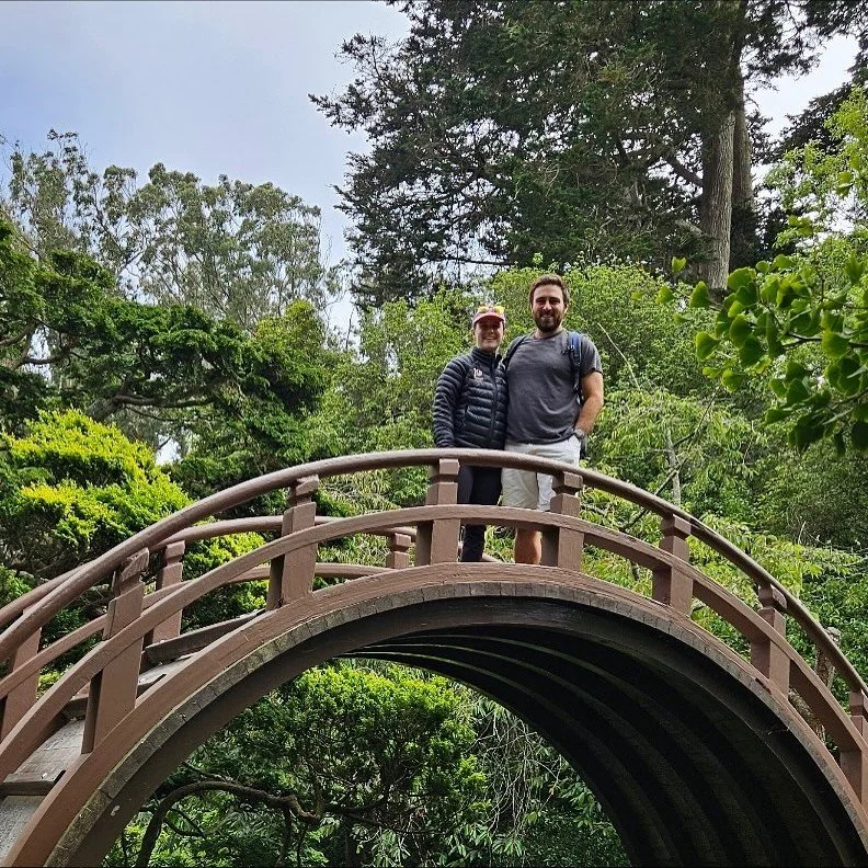 OOO (Out of Office) Fall Edition:
🍵 Molly explored the Japanese Tea Garden in Golden Gate Park with her husband and his family.
🏴 Jody took a quick trip to London with her husband Anton to celebrate their 12th wedding annive