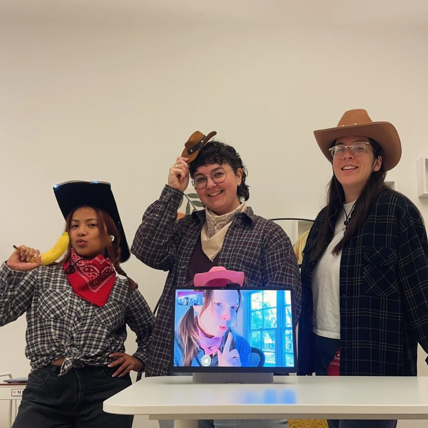 Out with a bang for Spirit Week with a day celebrating the 🤠WILD WEST🐄

Thank you to all the trick-or-treaters who made this past week oh so adorable and oh so memorable 🥰 

#soundshc