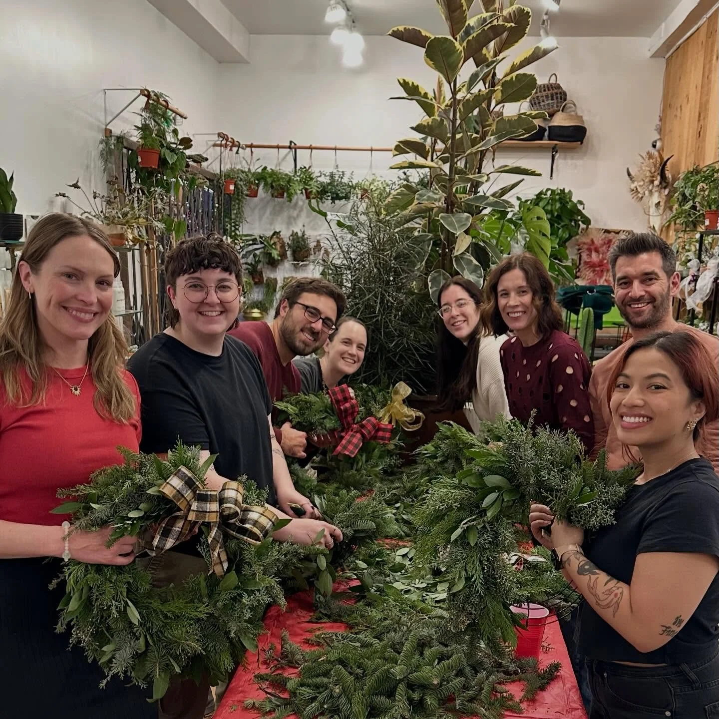 Thank you to Amesia at @botanicpanicsf for hosting our freshest holiday crafting party yet. We love our wreaths! 💖🌲🎀