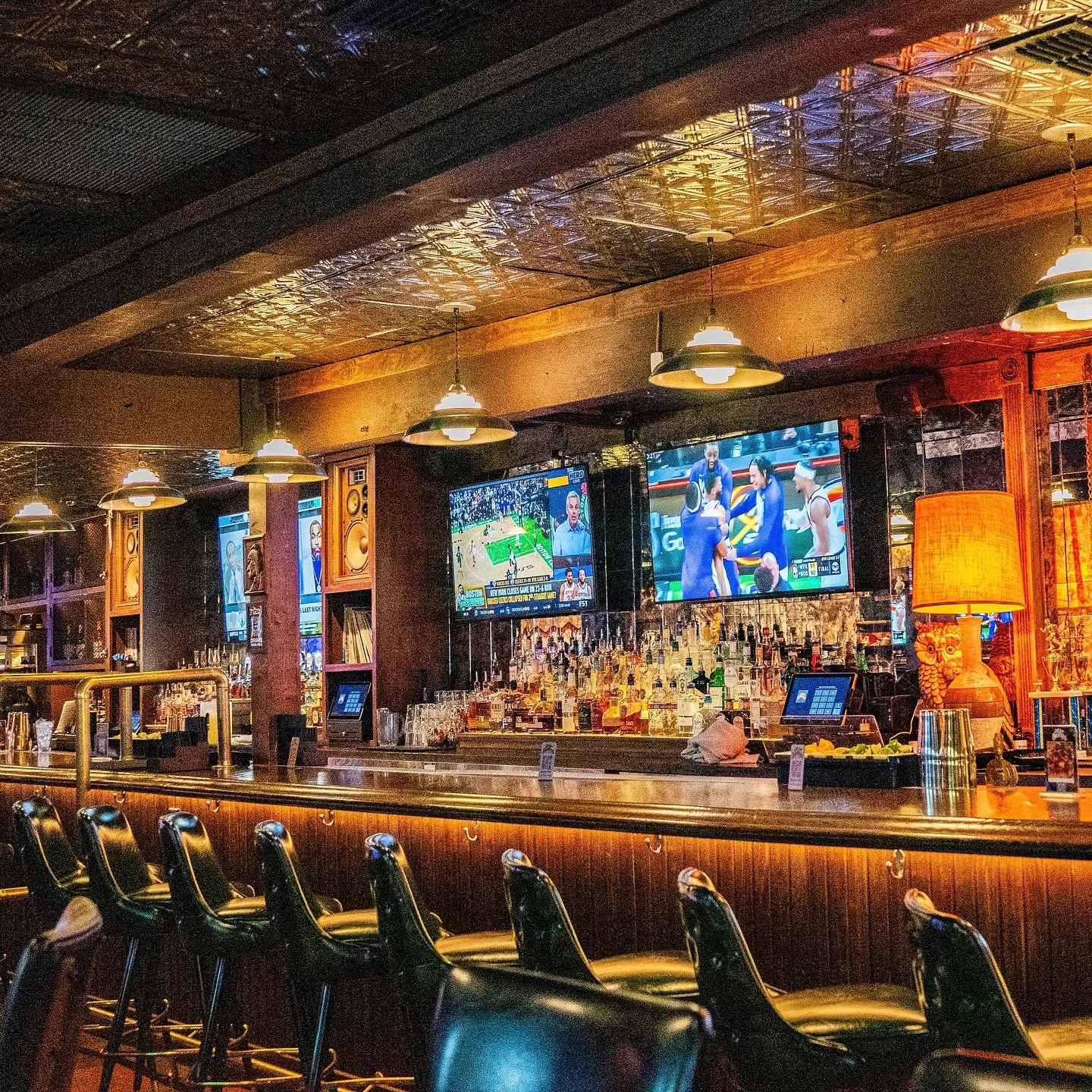 The perfect spot to catch your favorite games! College Football on Saturday and the NFL Sunday Ticket on Sunday 🏈
.
.
.
#dallassports #dallassportsbar #dallasbar #dallaslocal
