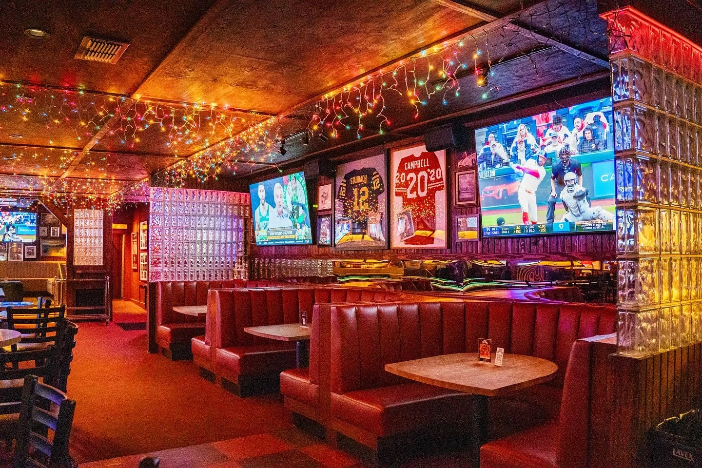 Only halfway through the week and already looking forward to the weekend? Treat yourself to our WEDNESDAY SPECIALS: $7 Margaritas and $10.99 Cajun Chicken Pasta!
.
.
.
#dallashappyhour #dallasfoodie #dallasbar #dallassportsbar #dallaslocal