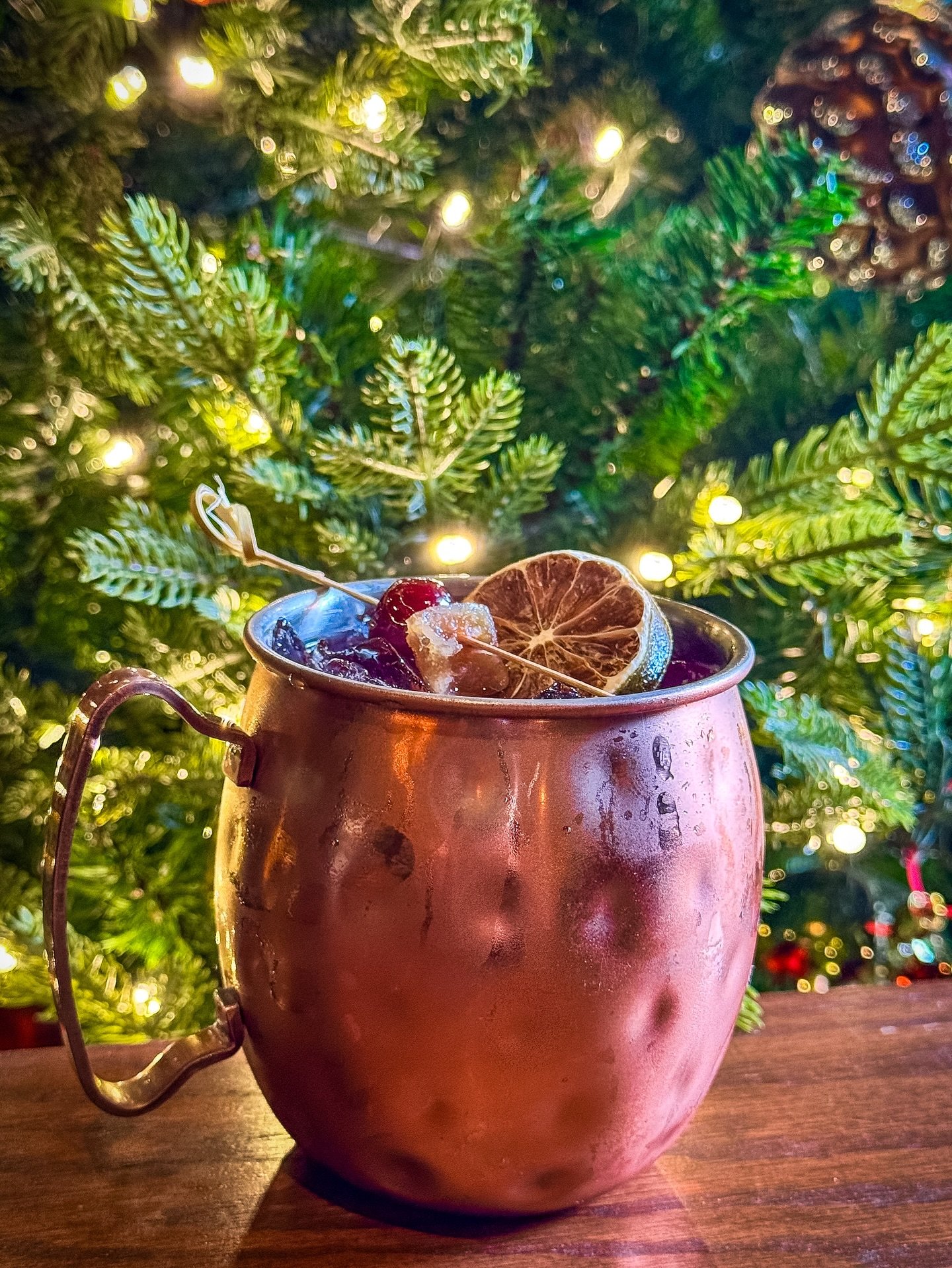 The Yule Mule 🎄Cranberry Vodka, Lime, Simple Syrup, Cranberry Bitters, Ginger Ale
.
.
.
#dallasholiday #dallaschristmas #dallascocktails #holidaycocktails #dallasbar