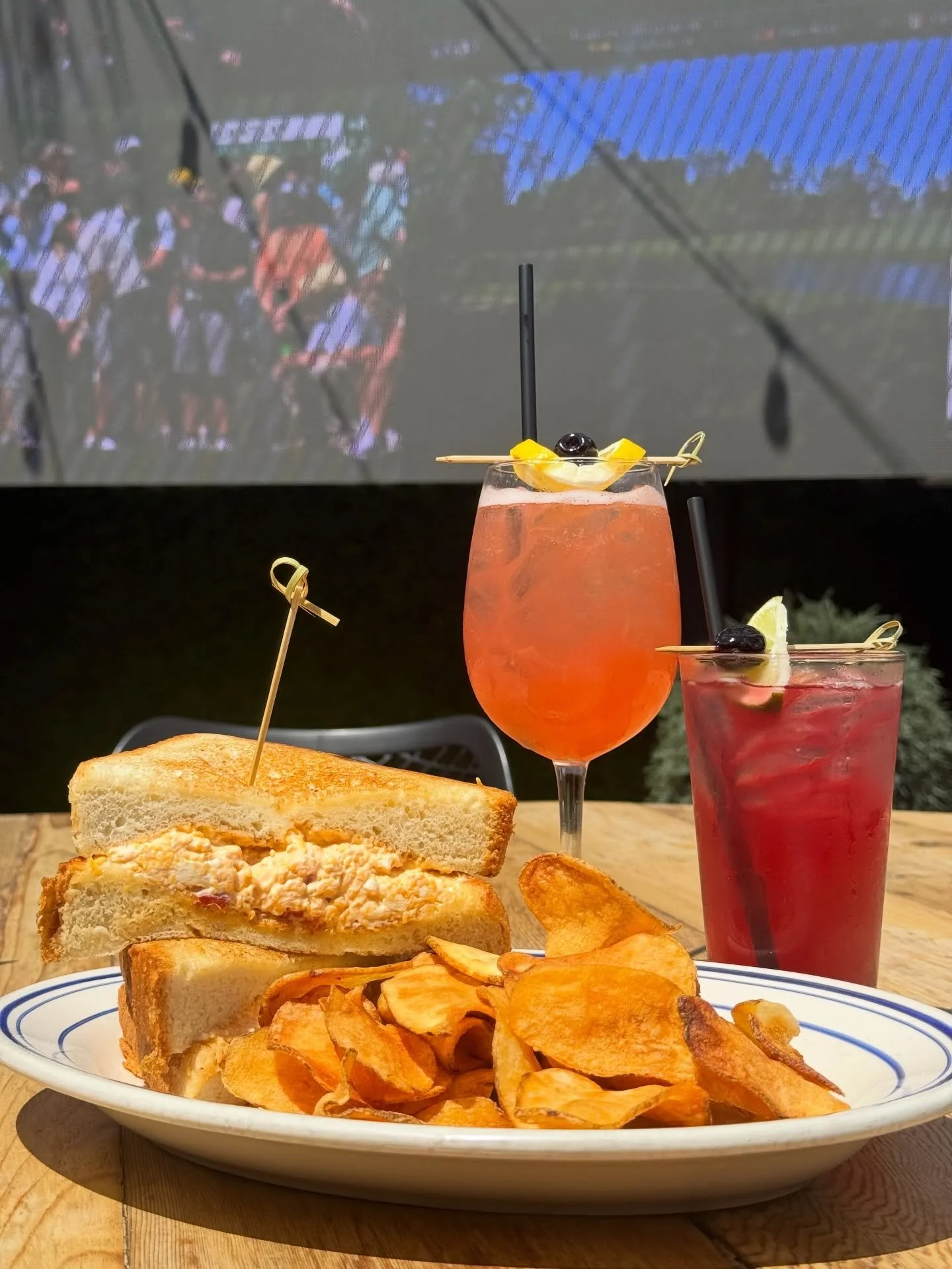 Masters weekend on the big screen 🏌️ grab an Azalea Spritz and a Pimento Cheese Sandwich and pretend you&rsquo;re in Augusta.
.
.
.
#dallasbar #themasters #dallaspatio #dallasfoodie #dallassportsbar