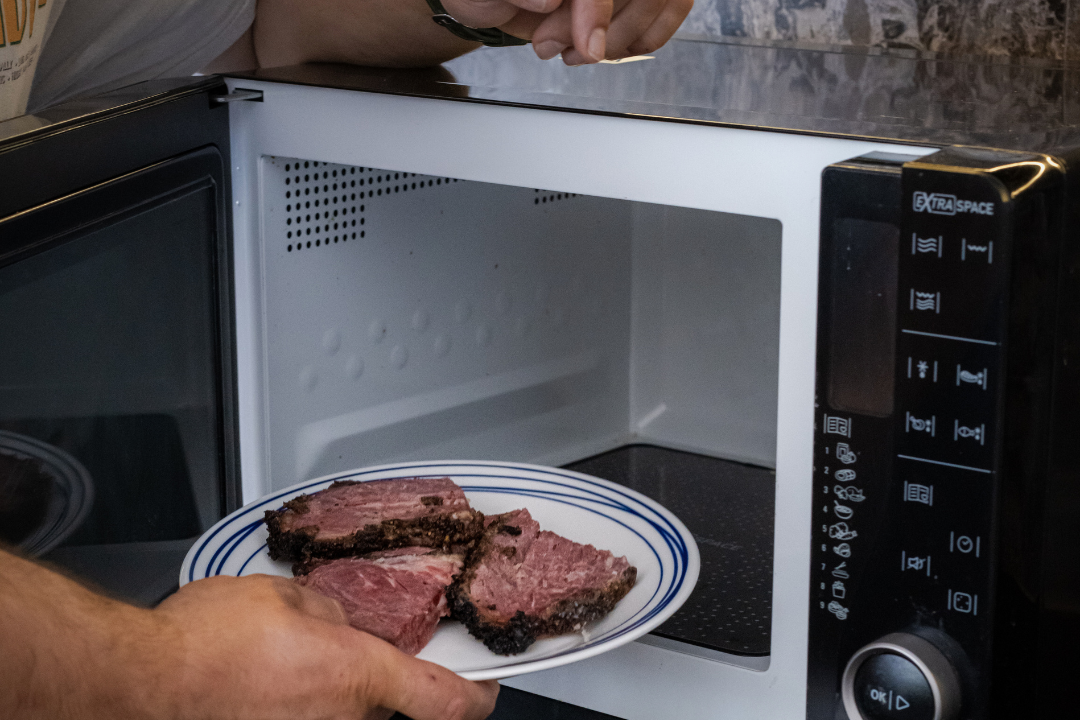 How to Reheat Zaidy’s Pastrami Using a Microwave