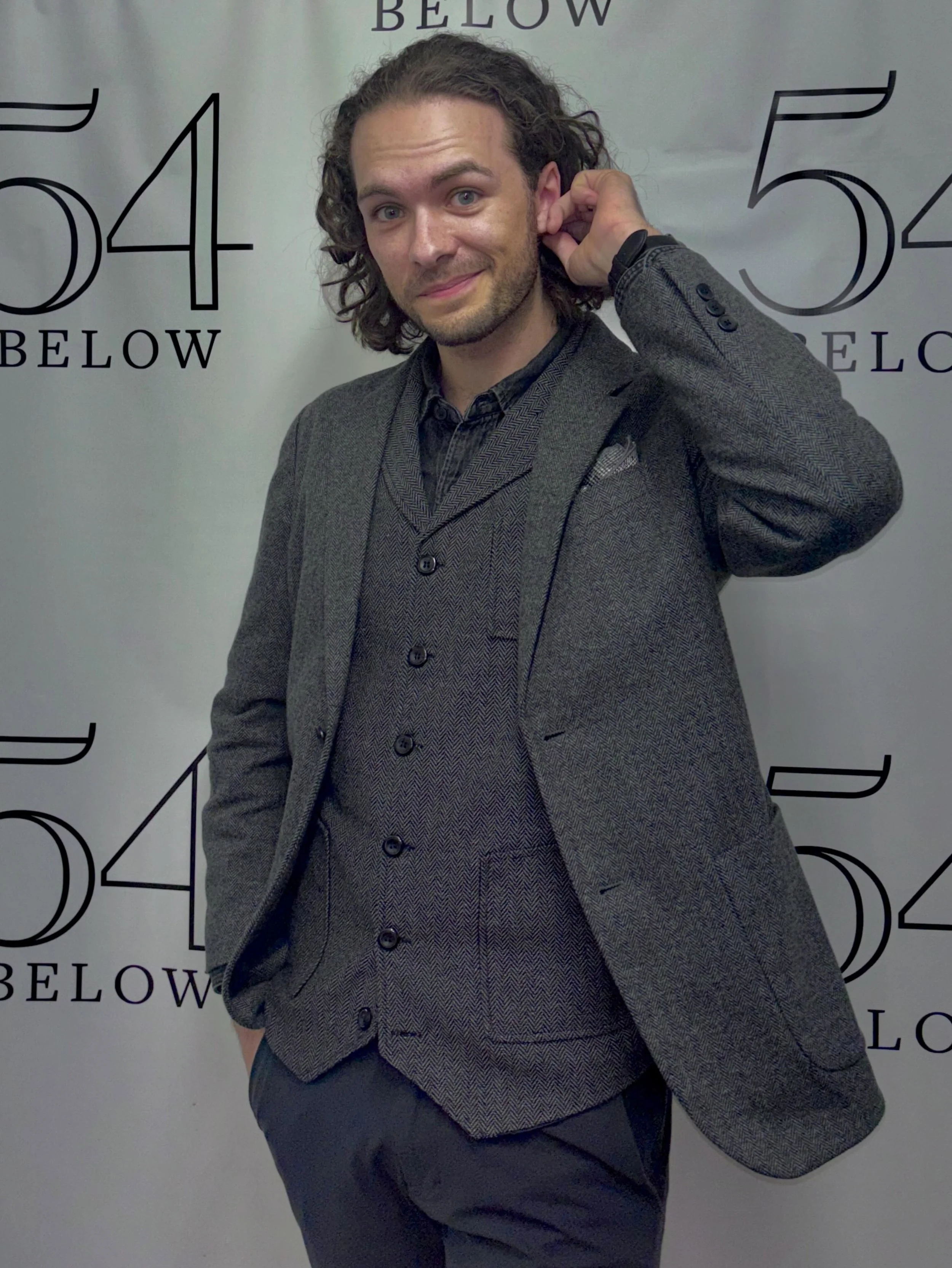 54 Below: ✅

Words cannot express how grateful I am to be in this city- telling stories, singing songs, meeting people whose lives are changed and love to change lives with theatre.

Special thanks to @wishuponasong54, @boxseatmedia, @noahsimau_, @ca