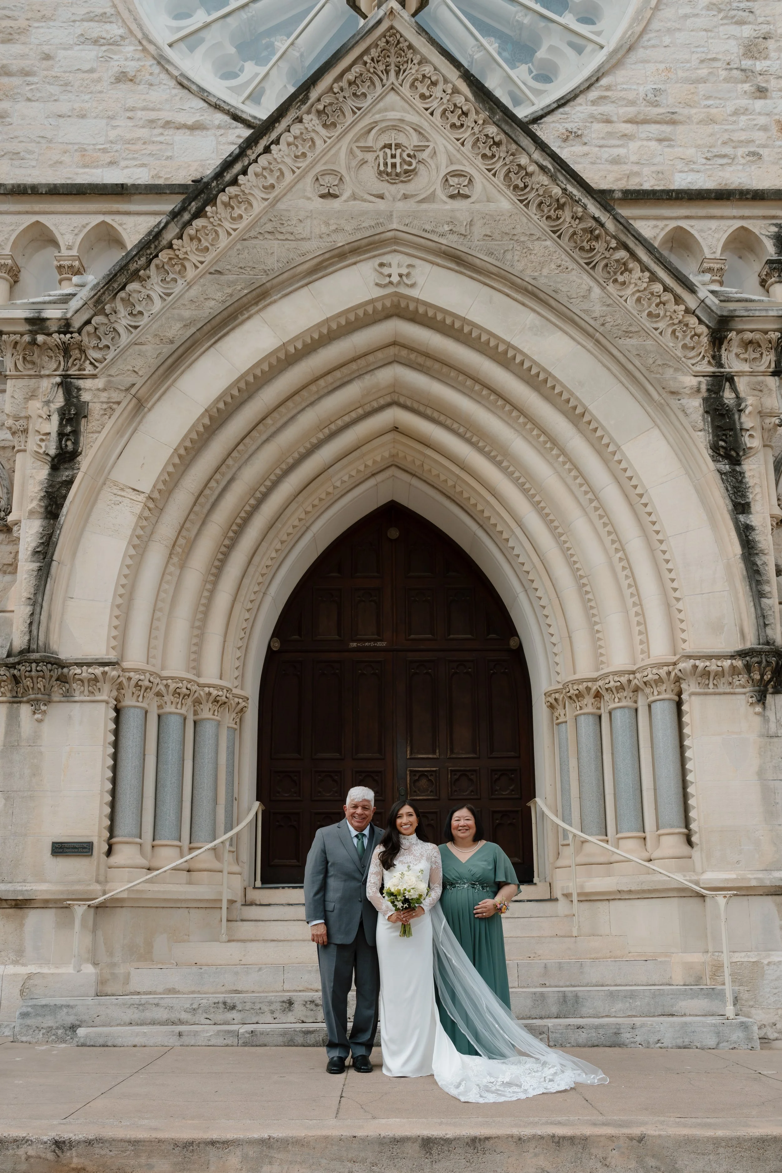 lake-travis-wedding-saint-mary-cathedral-austin16.jpg