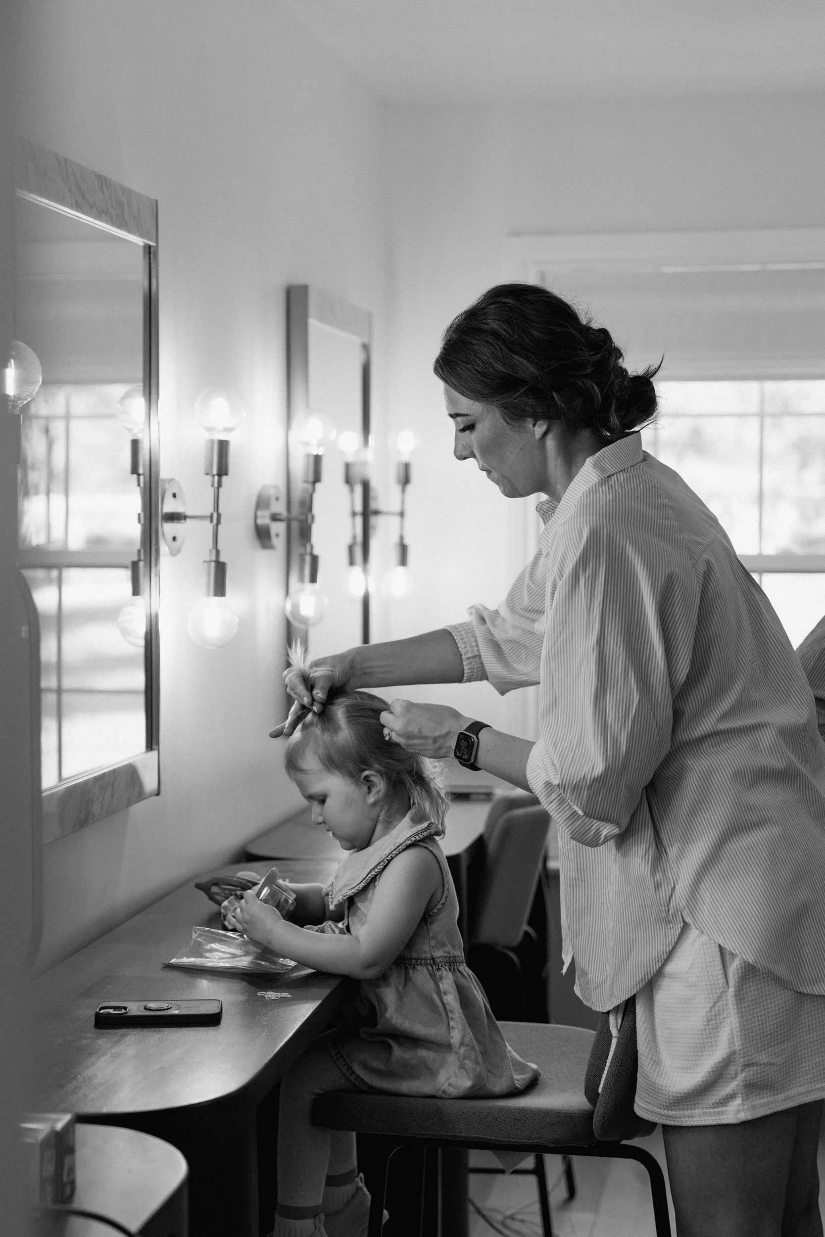 texas-hill-country-wedding-candid-getting-ready-documentary-.jpg