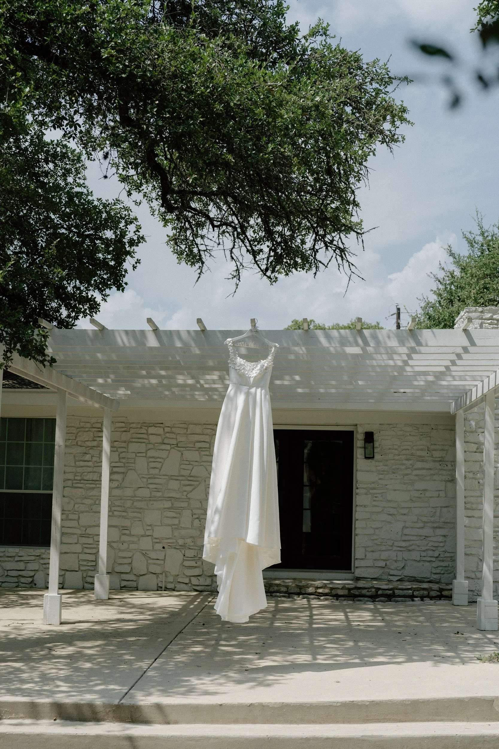 texas-hill-country-wedding-dress-details-bride.jpg