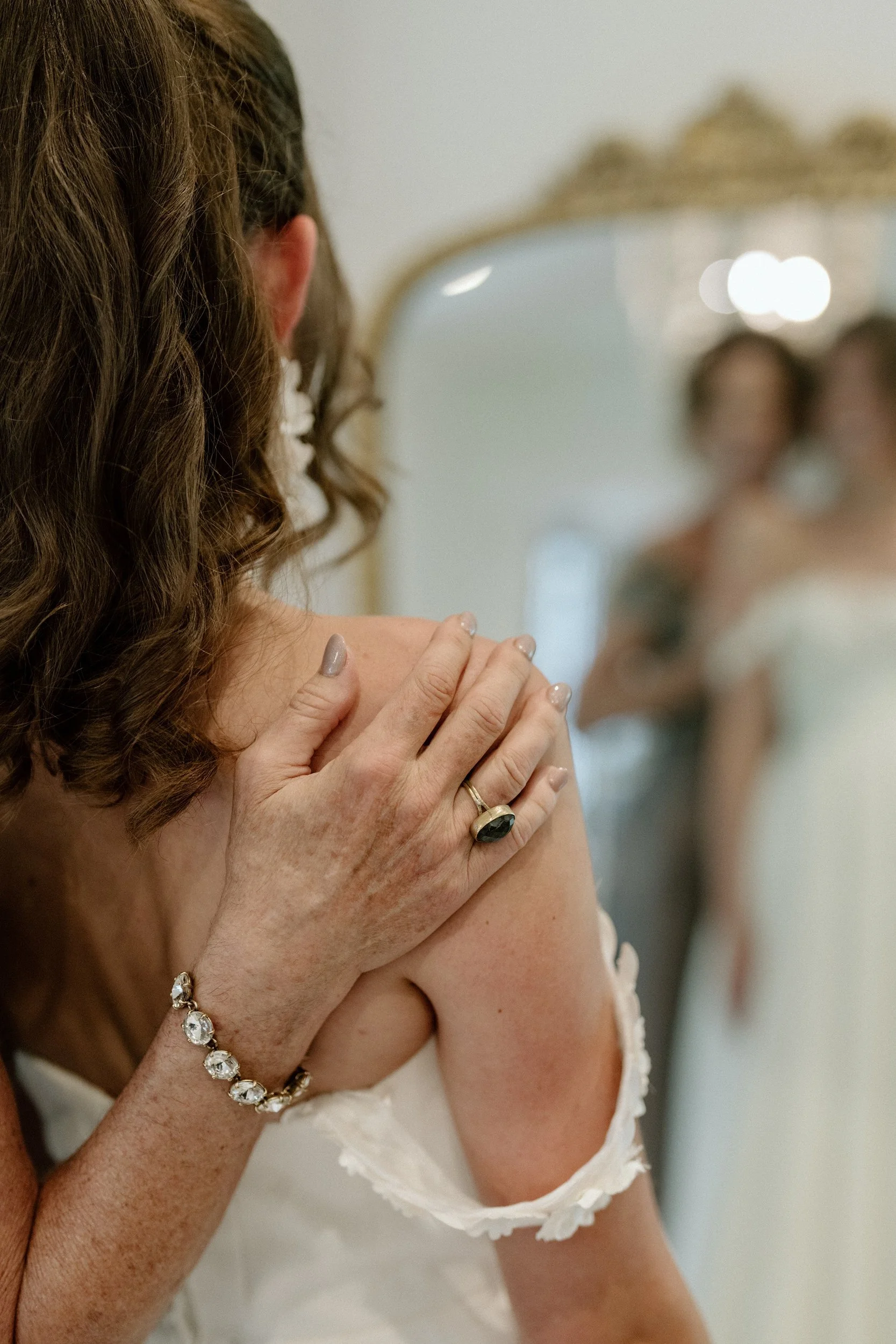 texas-hill-country-wedding-bride-getting-ready-with-mom.jpg