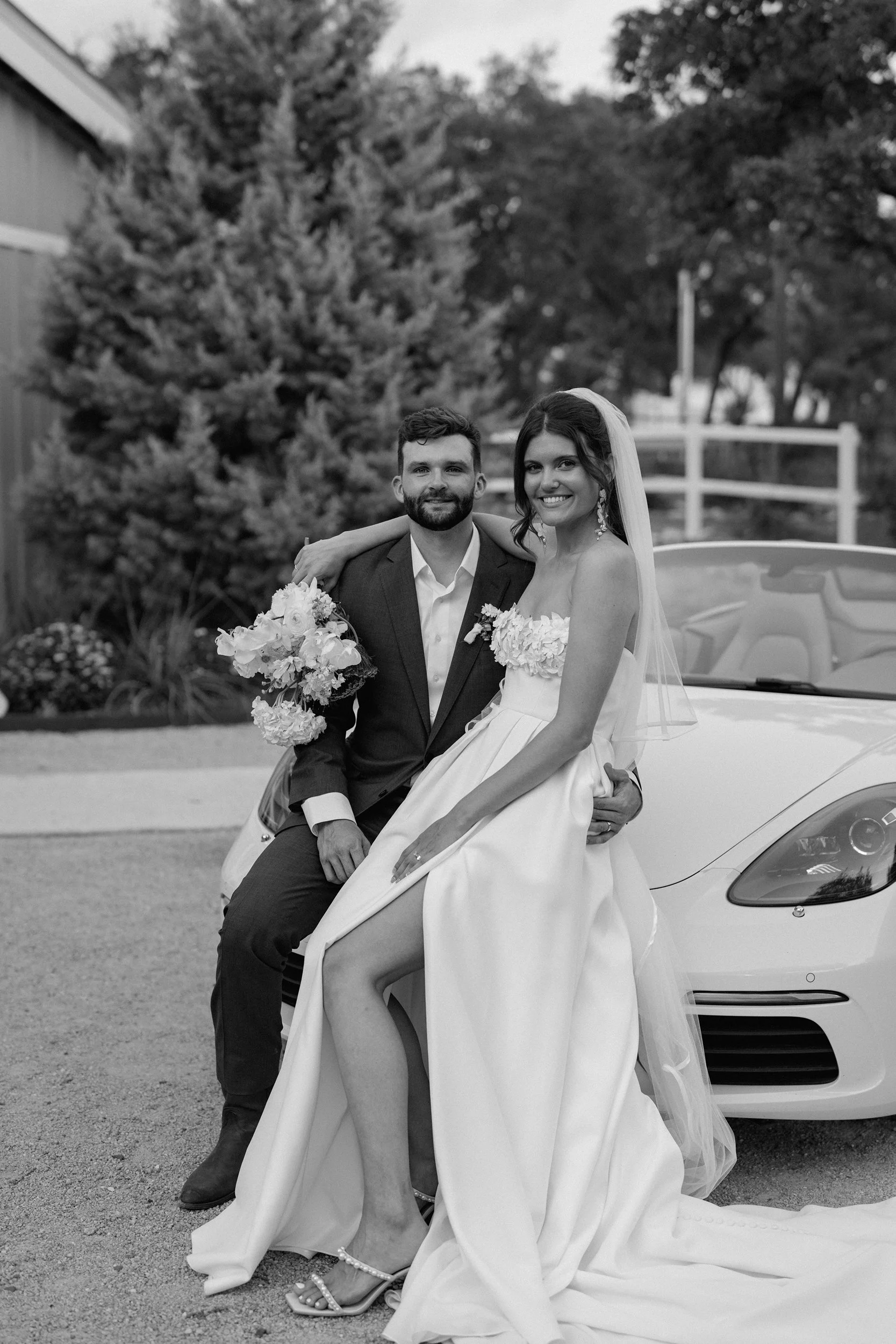 texas-hill-country-wedding-bride-groom-portraits-addison-grove-4.jpg