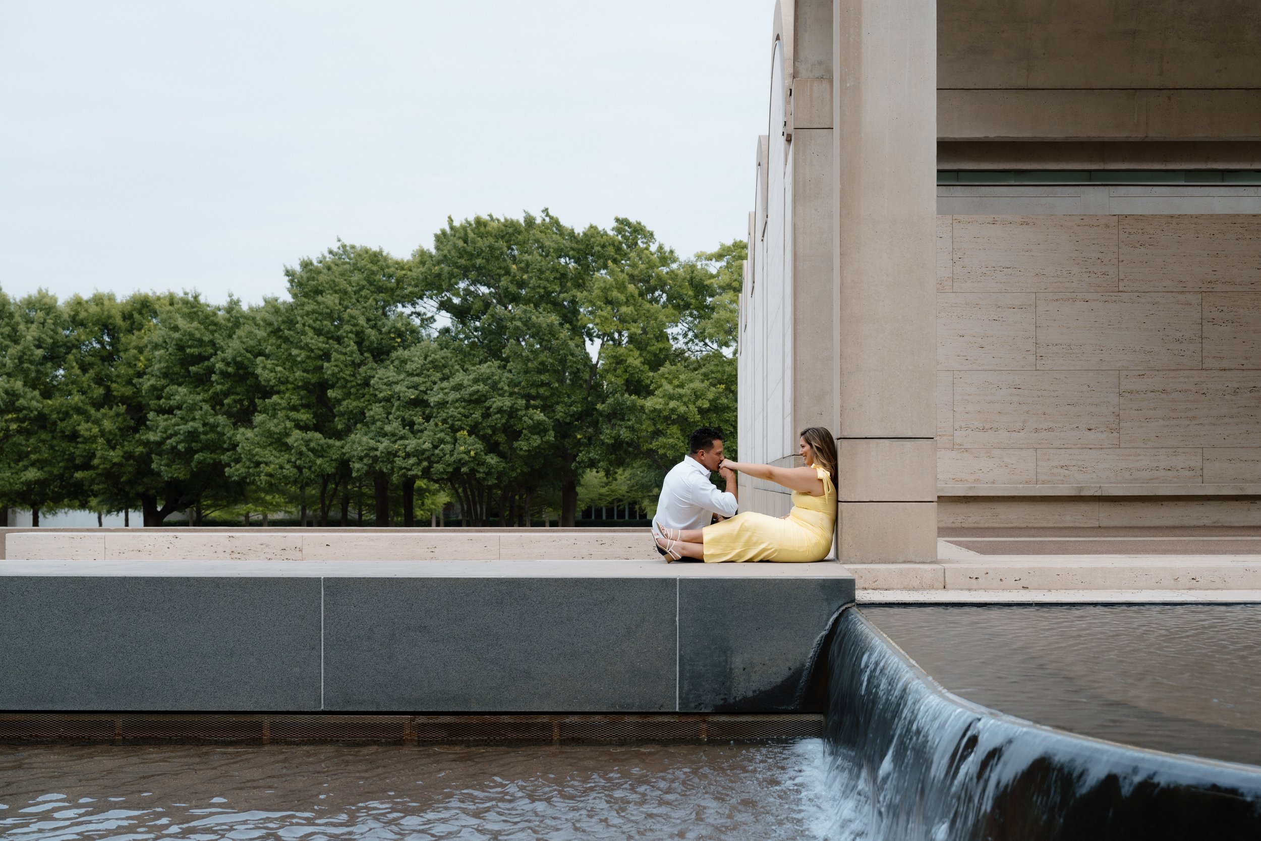 Romantic couple photography at Kimbell Art Museum in Fort Worth