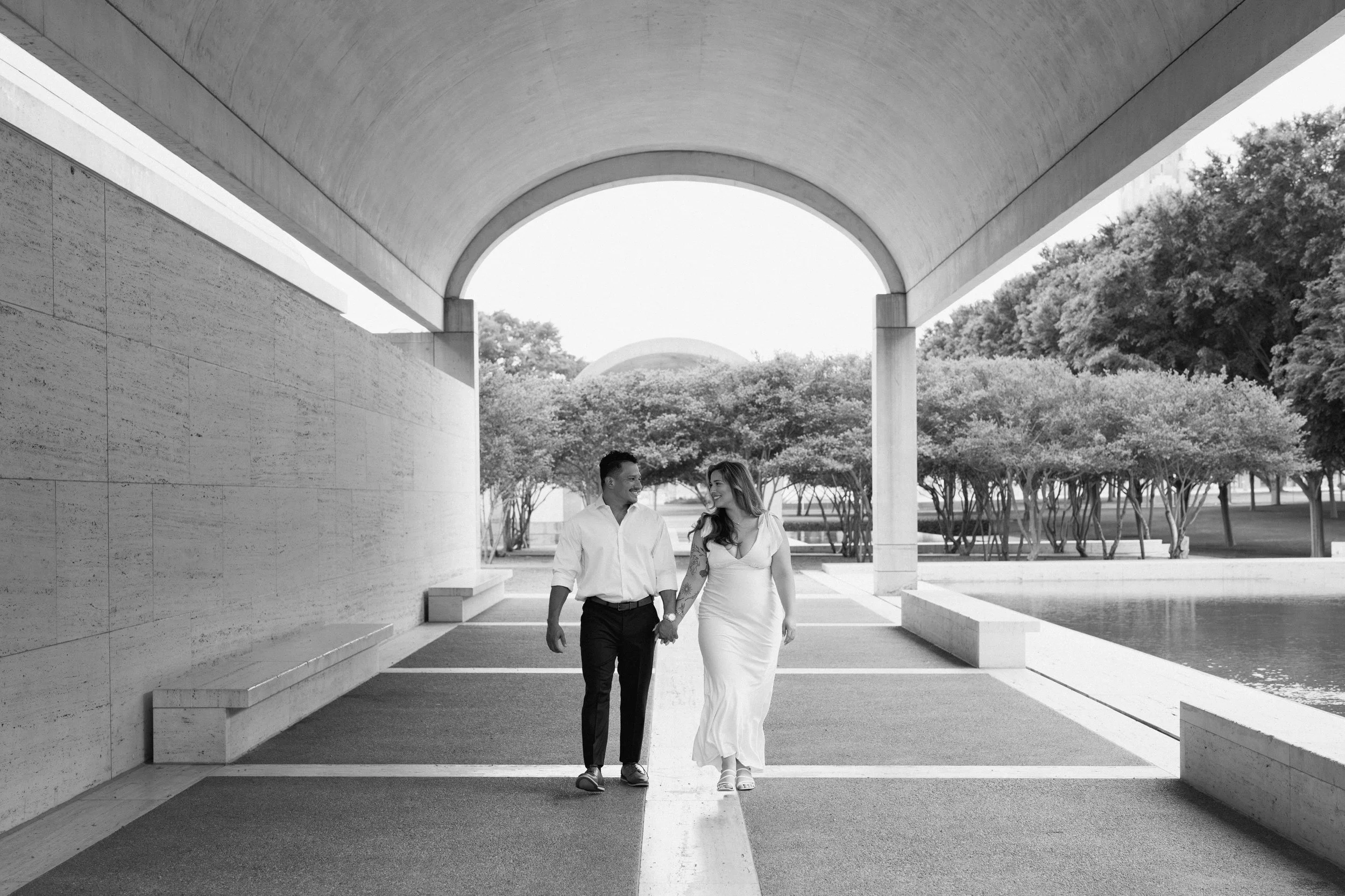 Couple walk the grounds at Kimbell Art Museum after proposal