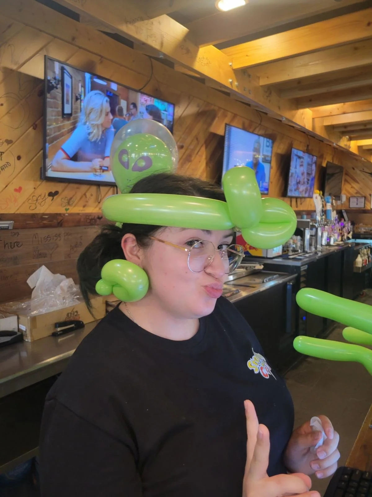 balloon-headpiece-at-bar.jpg
