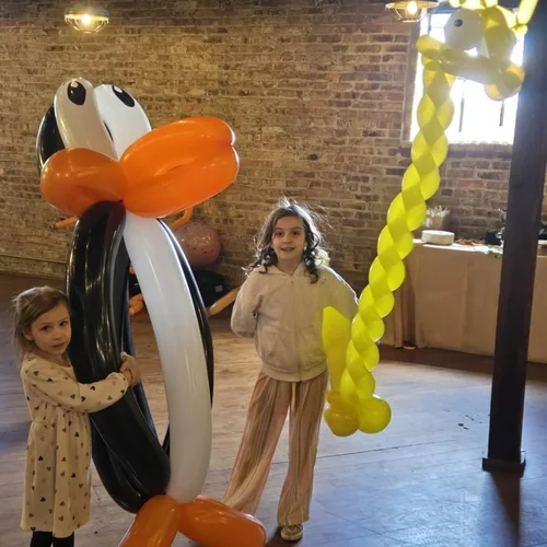 Balloon penguin and giraffe
