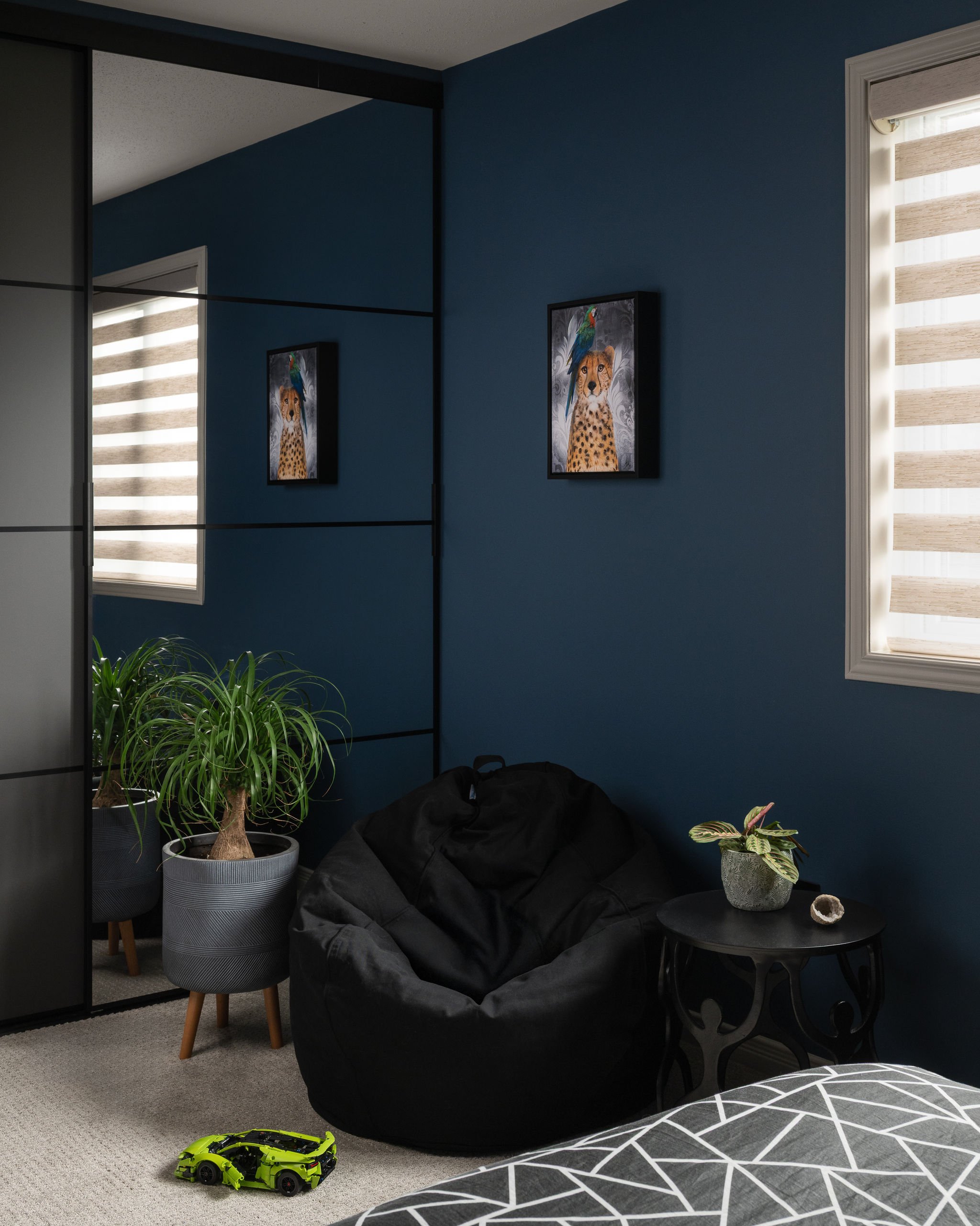 Bean bag sitting nook in boy's bedroom