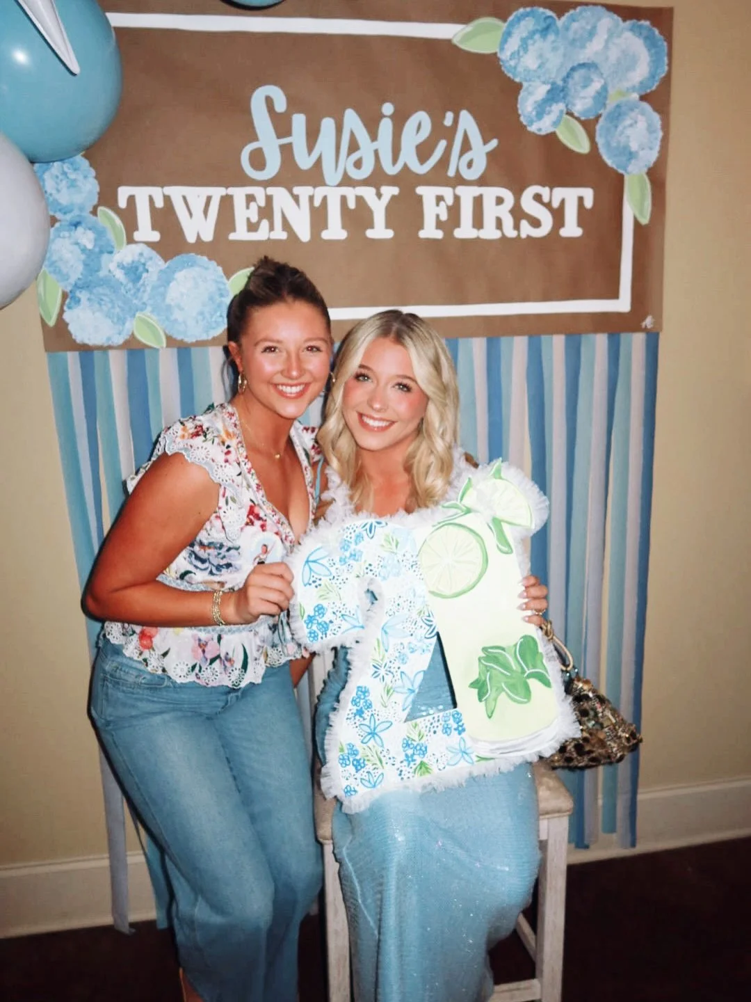 The most perfect birthday for @susieenelson !!!!
 🩵✨🎂🦋

Banner and sign- @addison.originals 

#brownpaperbanner #21stbirthdayparty #21stthemes #birthdaysigns