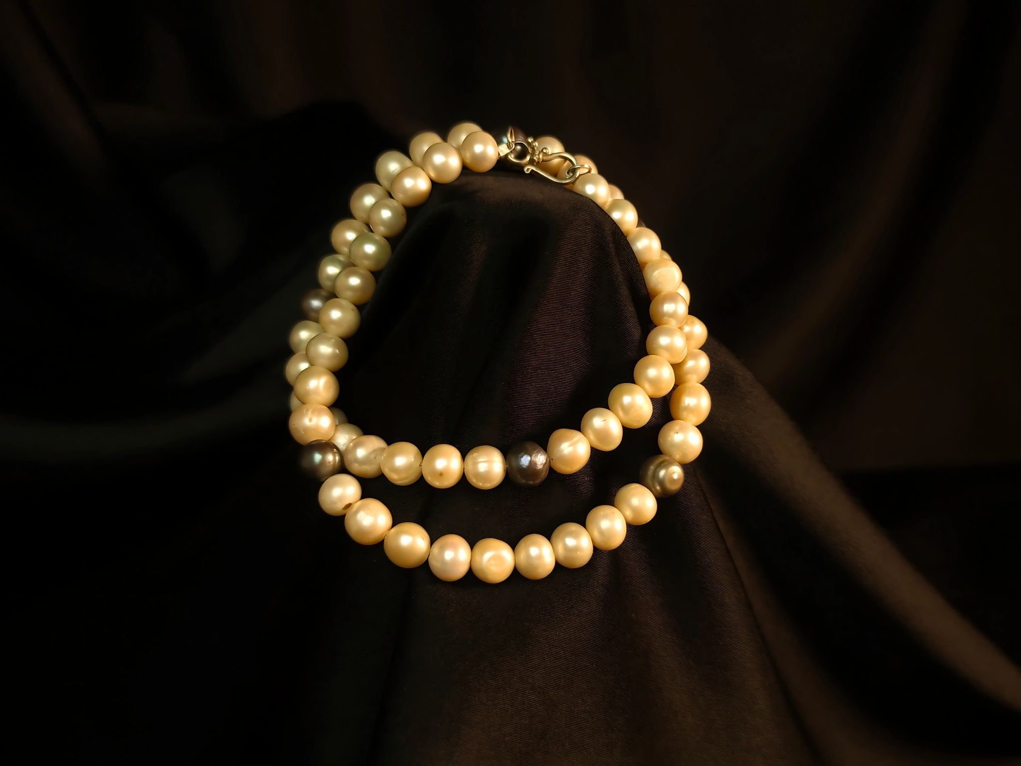 Large Pearl Necklace with Black Pearl Details