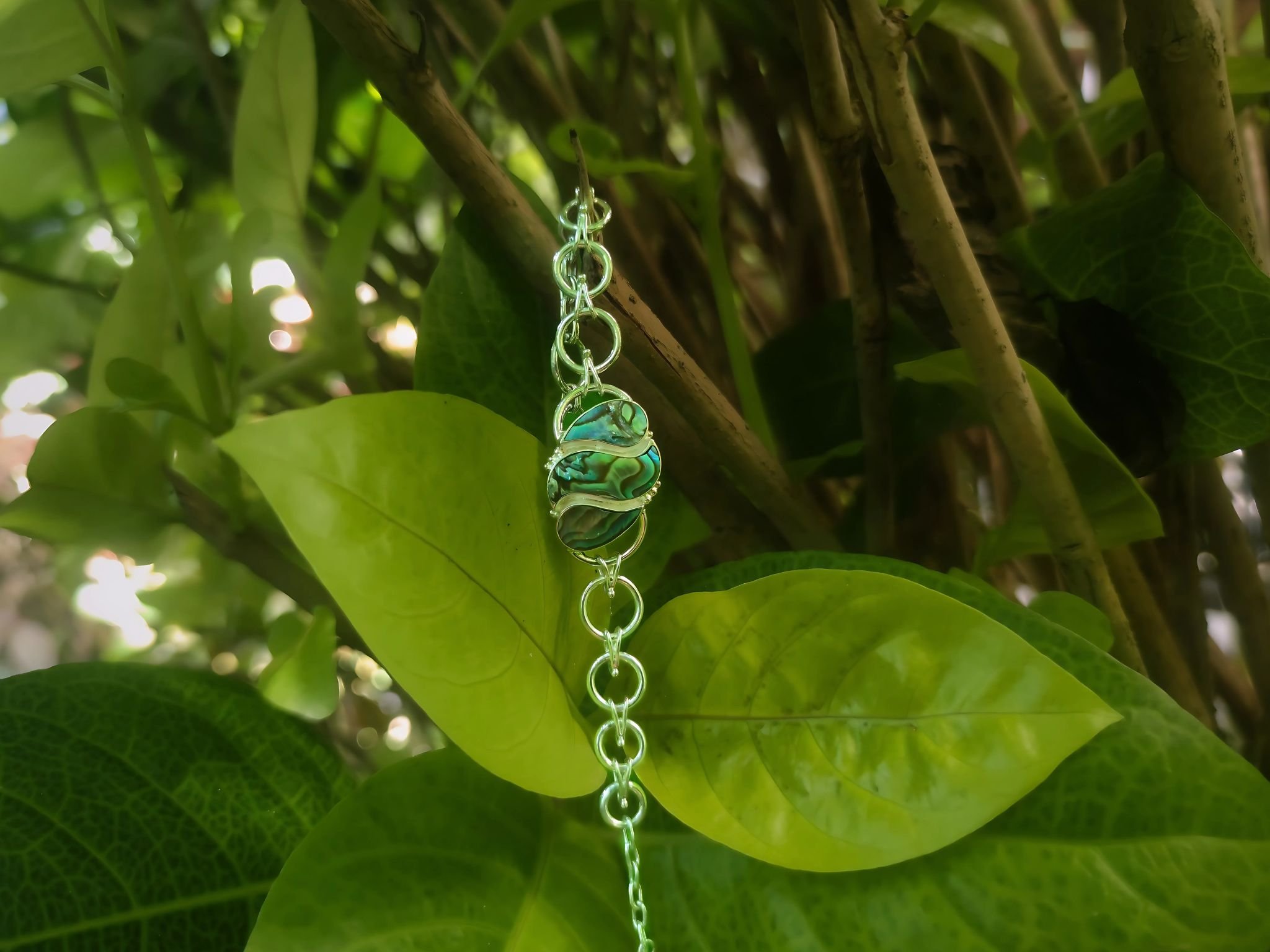 Closed Chain Waves Bracelet in Shell or Coral