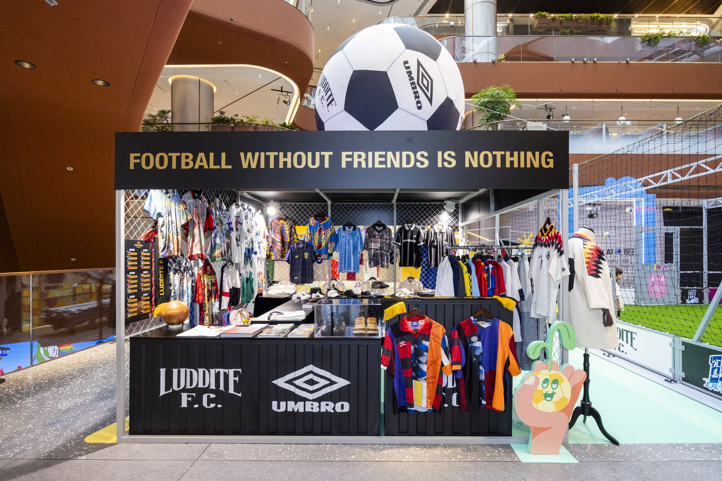 Umbro X Luddite F.C.期間限定店 .JPG