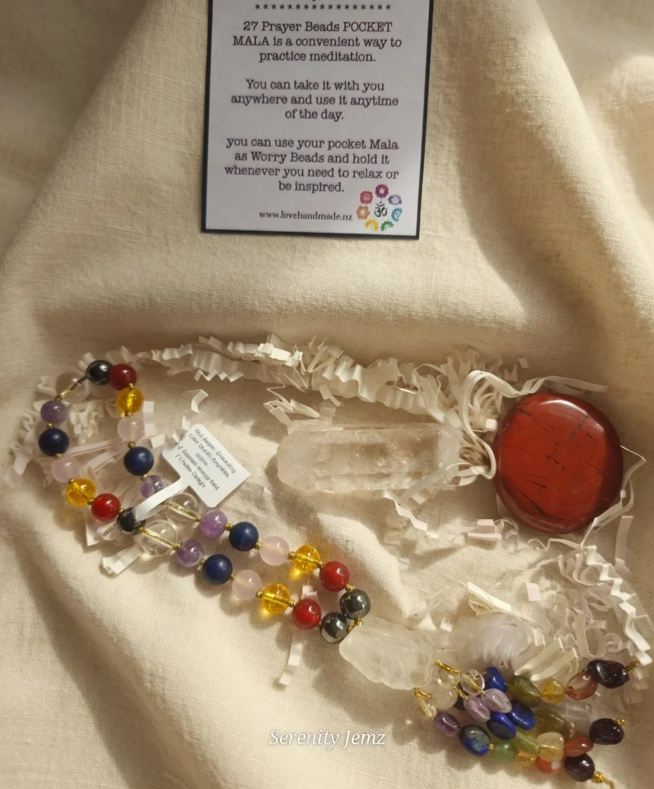 7-chakra-pocket-meditation-mala-crystal-gift-set---sq6876814-enhanced-01.jpg