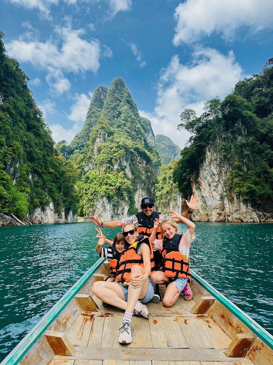 longtail boot op het stuwmeer